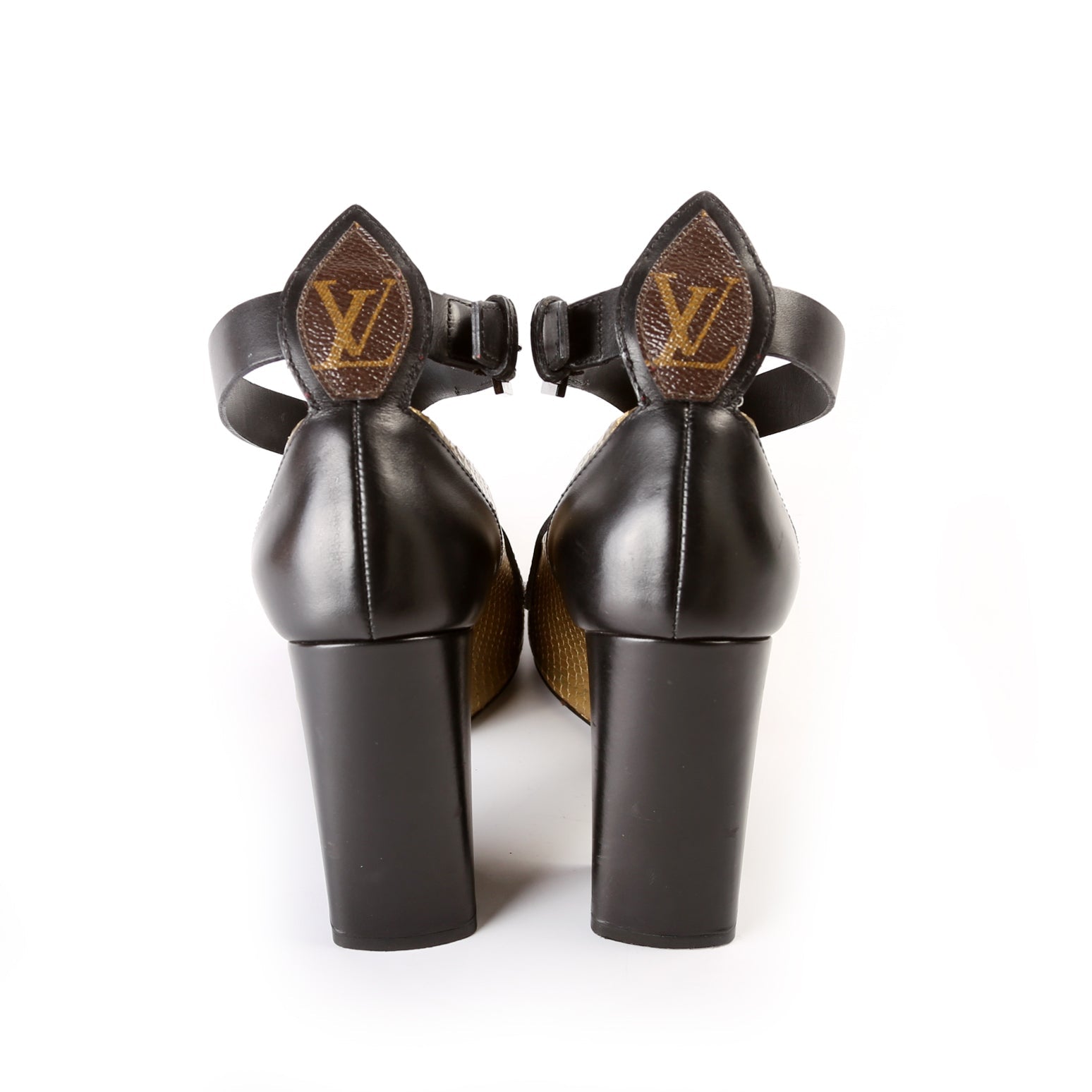 Louis Vuitton Pointed Toe Pumps Size 39