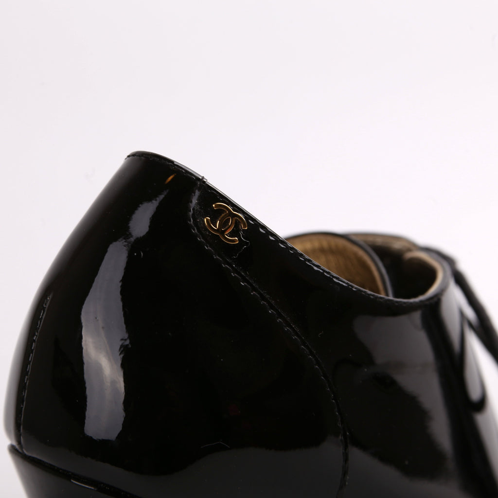 Chanel Ptnt Oxford Lace Up booties Size 36