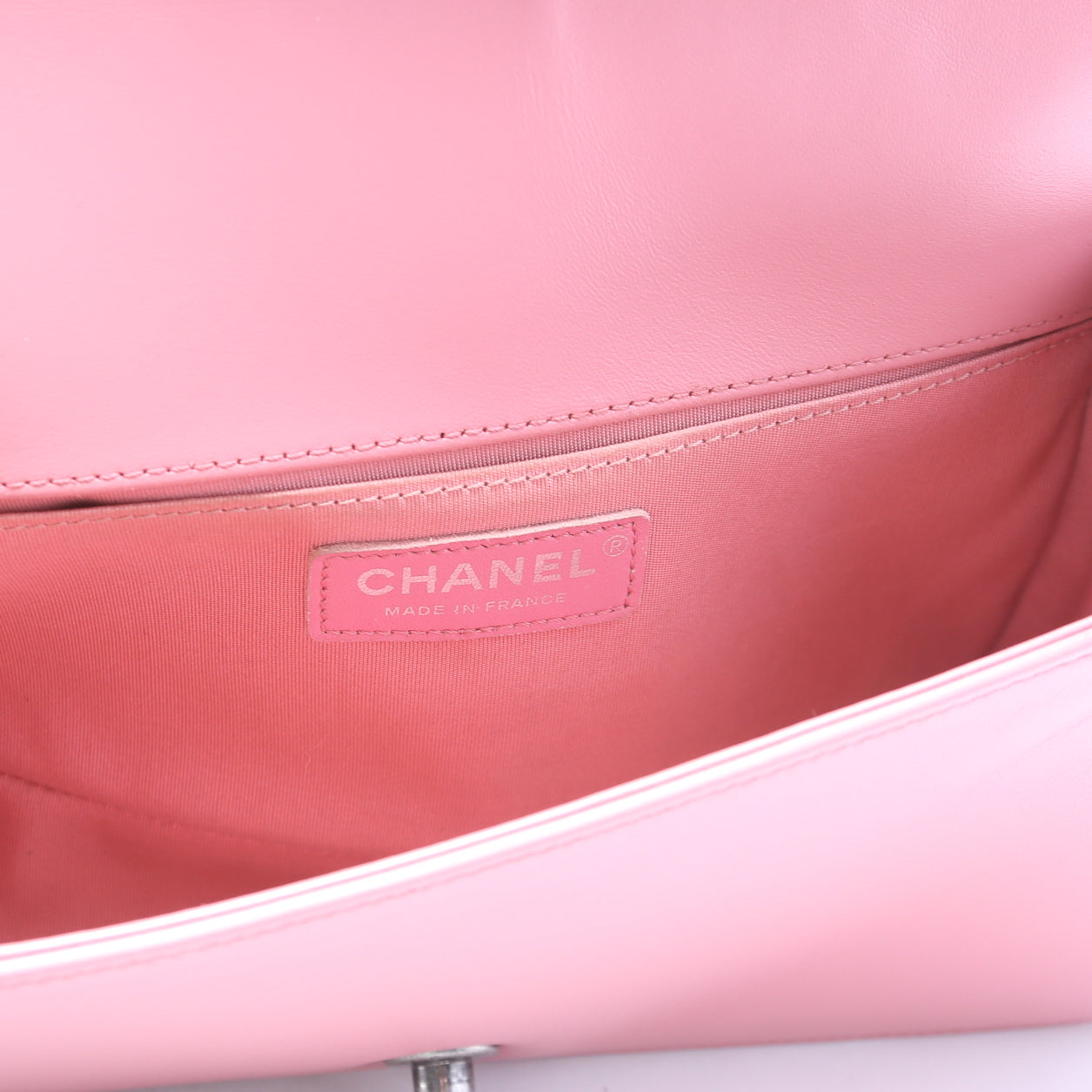 Chanel Boy Flap Medium Old Lambskin 15-20M Pink