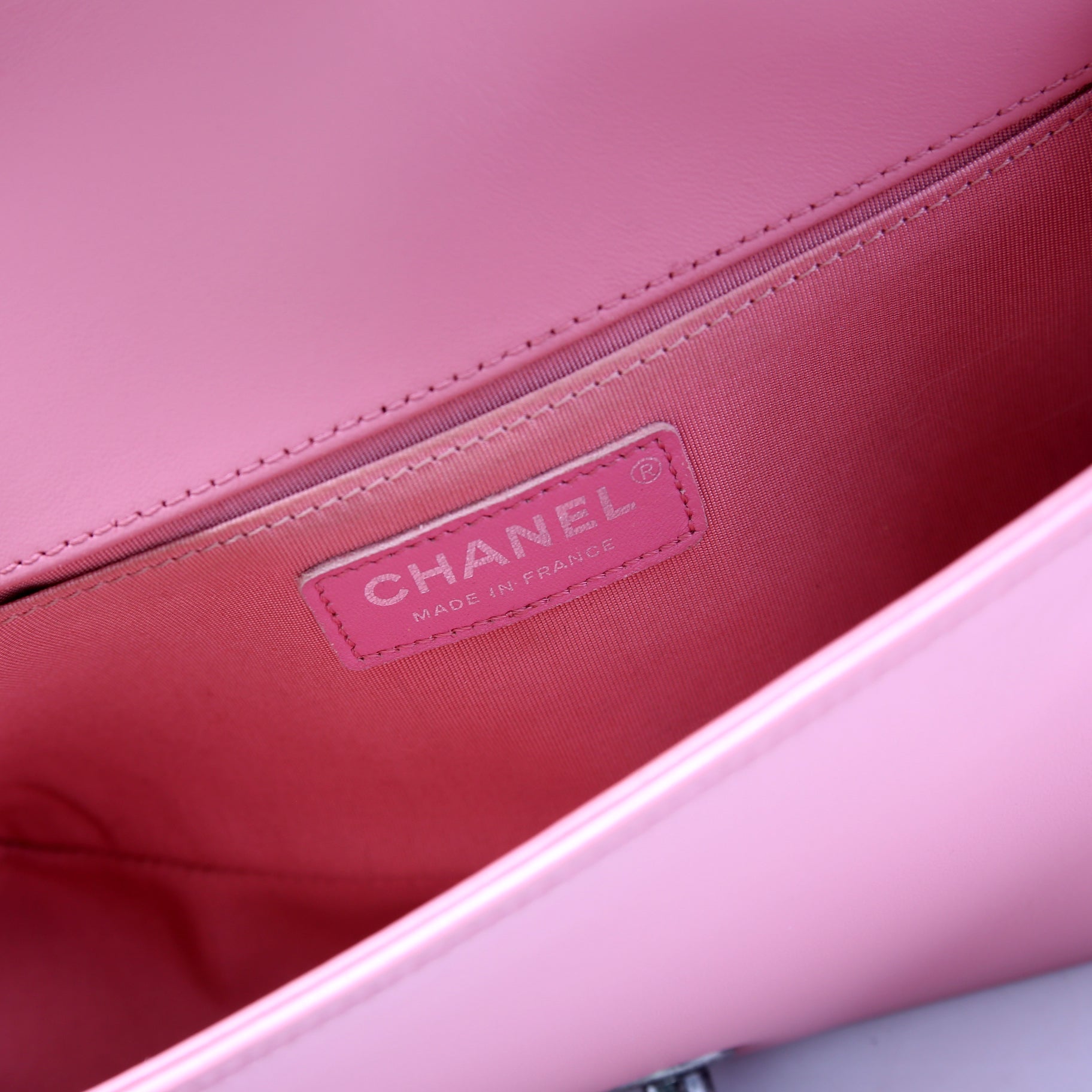 Chanel Boy Flap Medium Old Lambskin 15-20M Pink