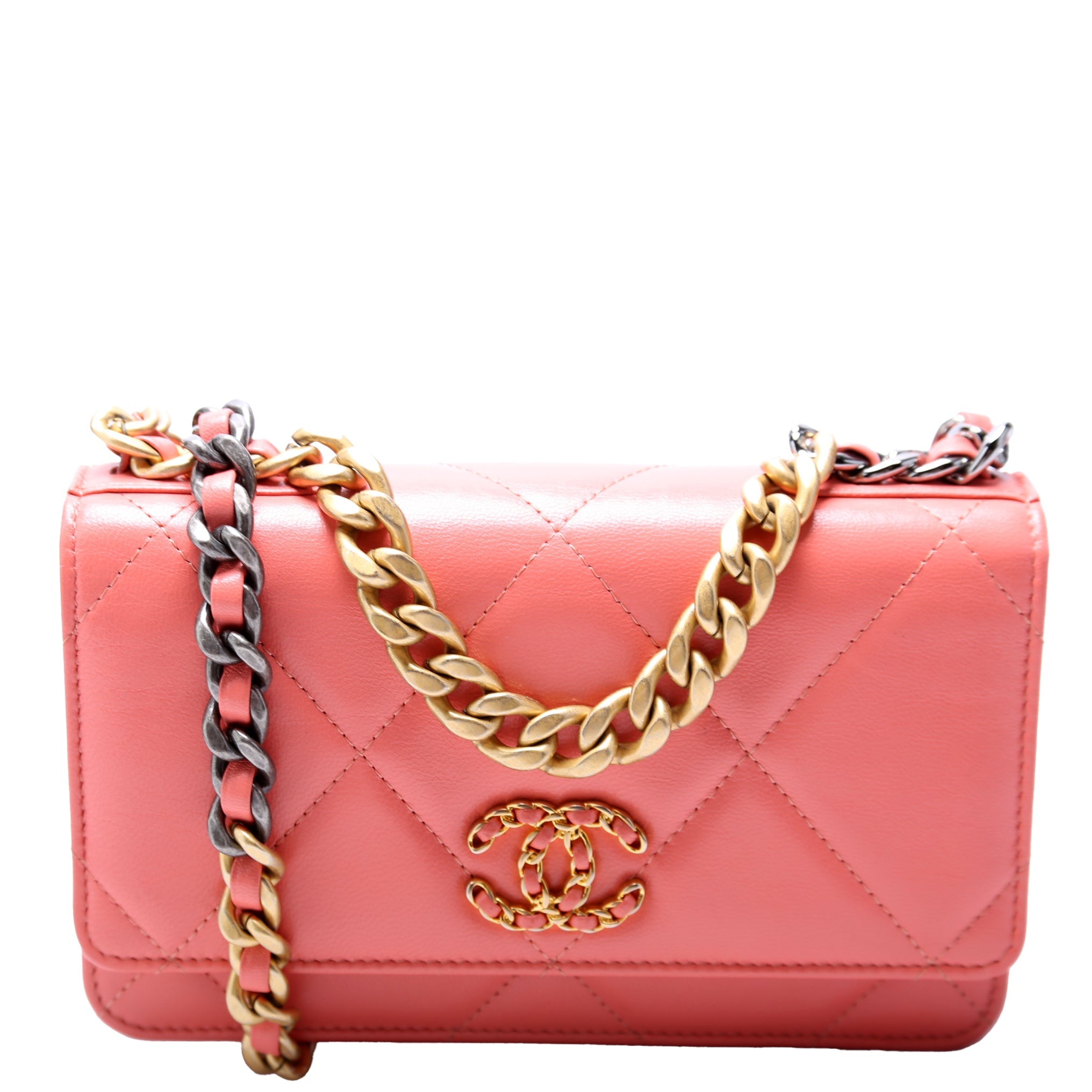 Chanel Chanel 19 WOC Quilted 30M Coral