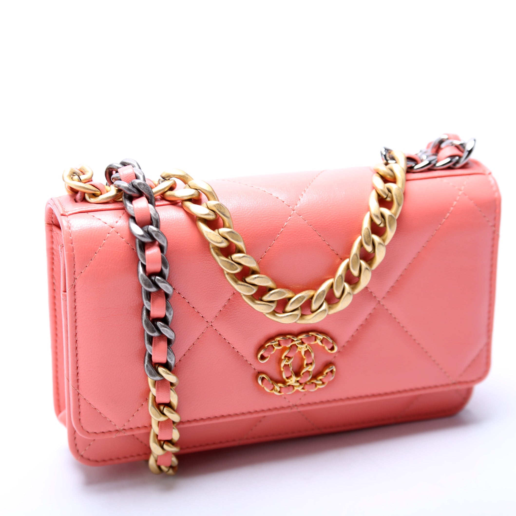 Chanel Chanel 19 WOC Quilted 30M Coral