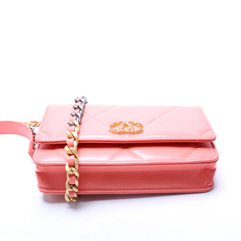 Chanel Chanel 19 WOC Quilted 30M Coral