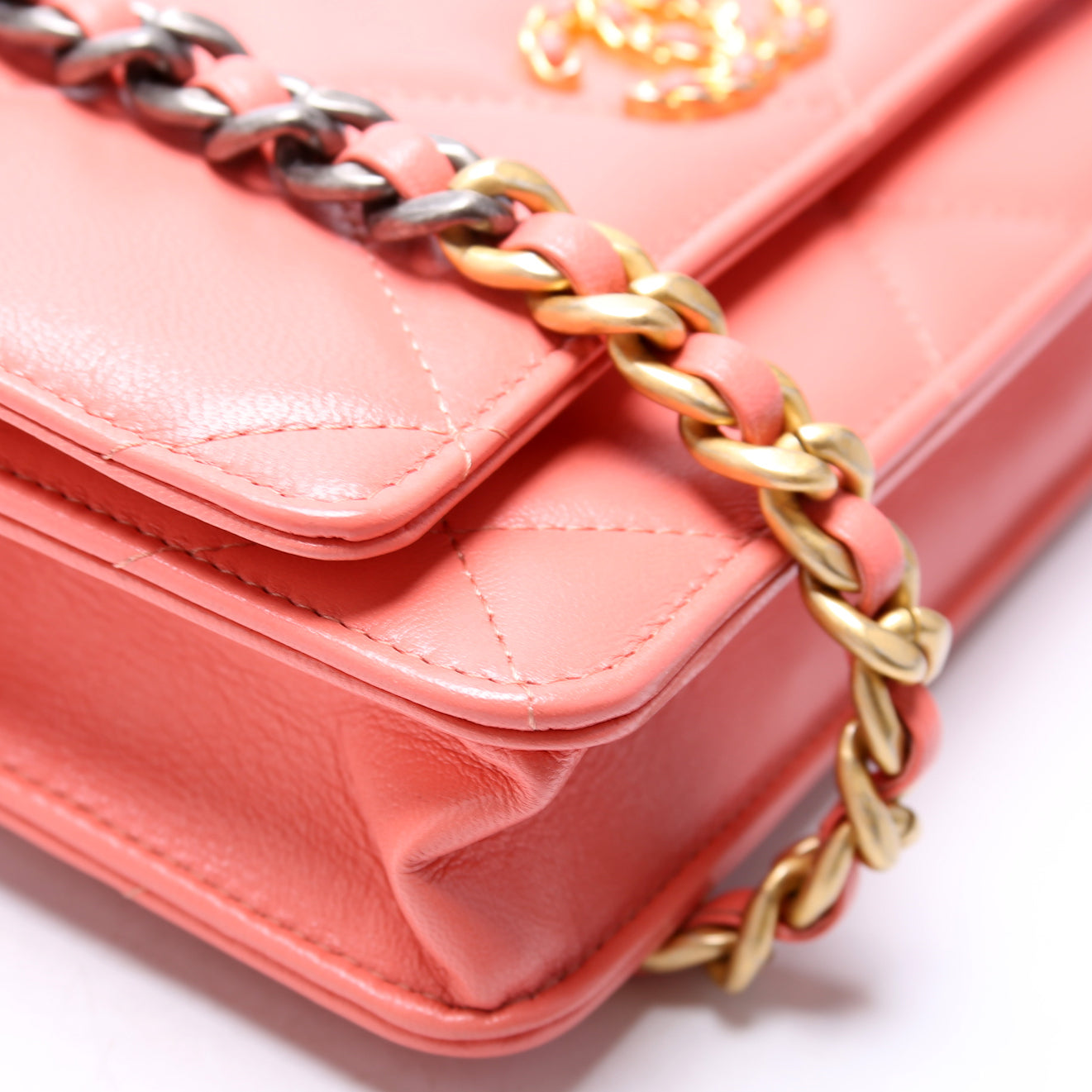 Chanel Chanel 19 WOC Quilted 30M Coral