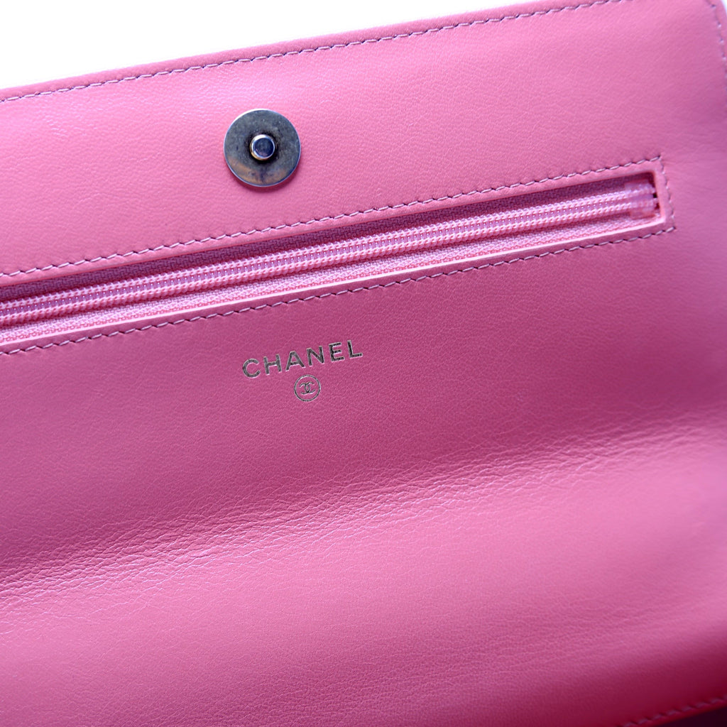 Chanel Chanel 19 WOC Quilted 30M Coral