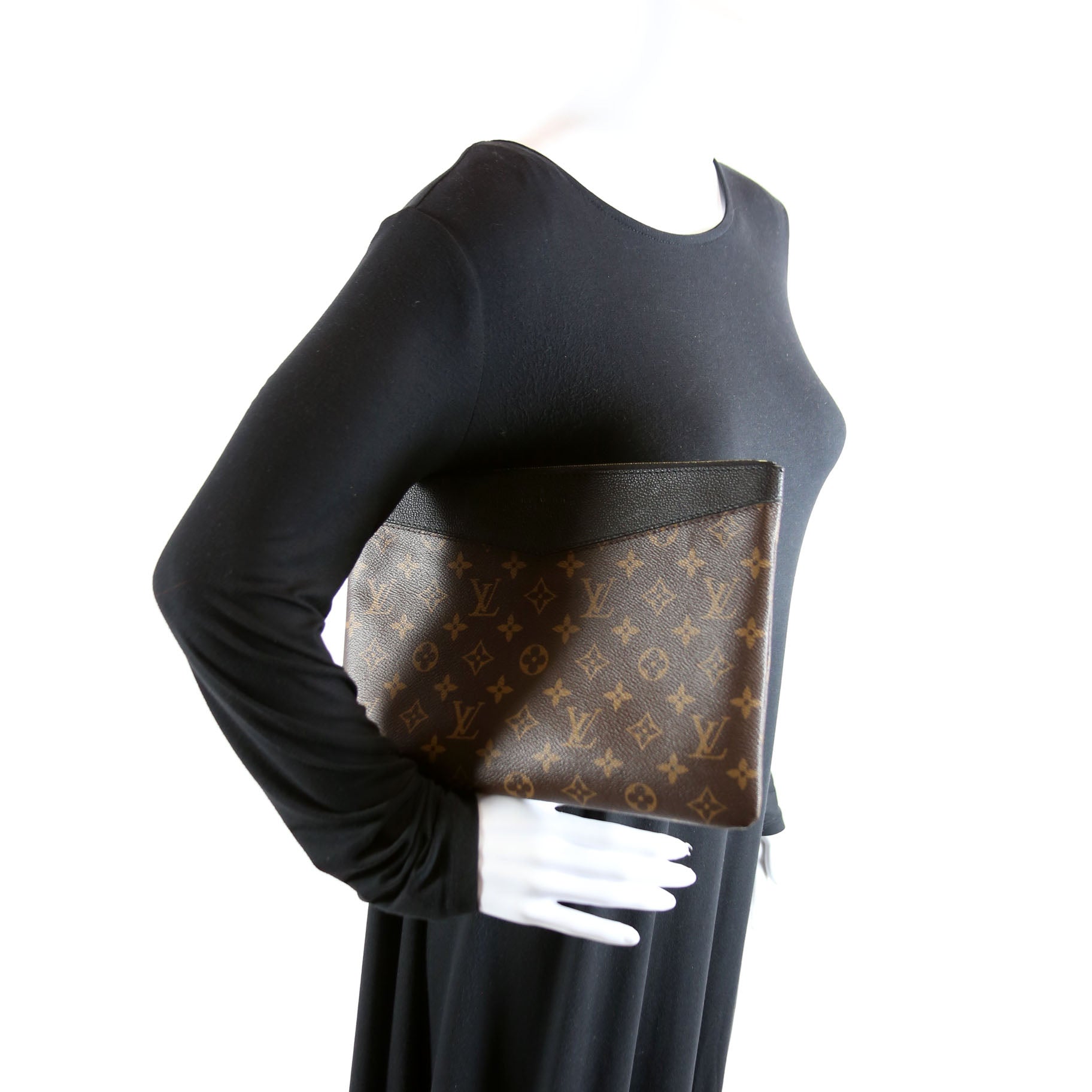Louis Vuitton Daily Pouch Monogram Black