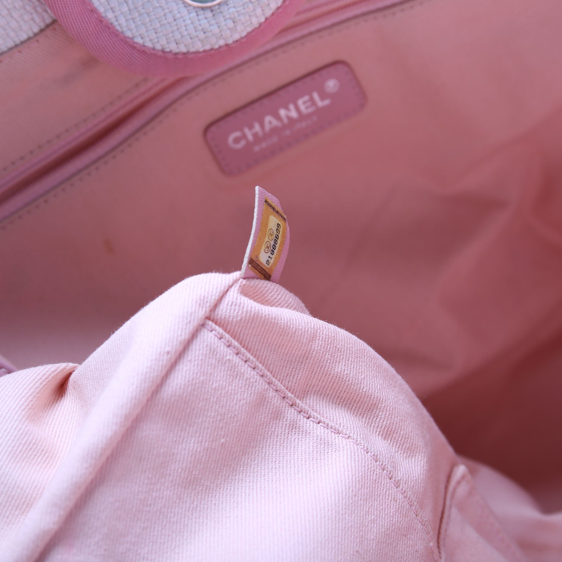 Chanel Deauville Medium Mixed Fibers 21M Pink