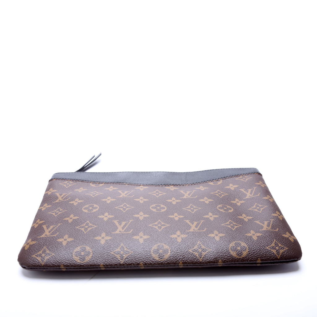 Louis Vuitton Daily Pouch Monogram Black