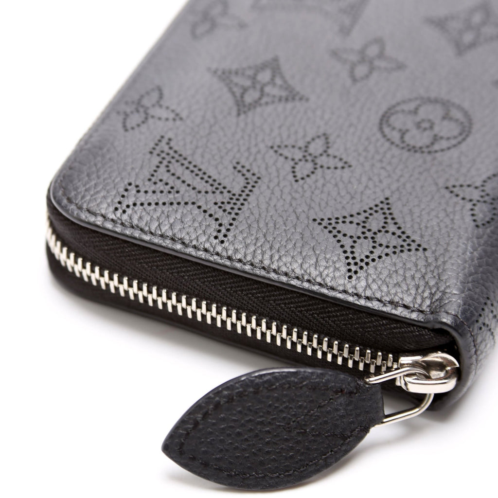 Louis Vuitton Zippy Wallet Mahina Black