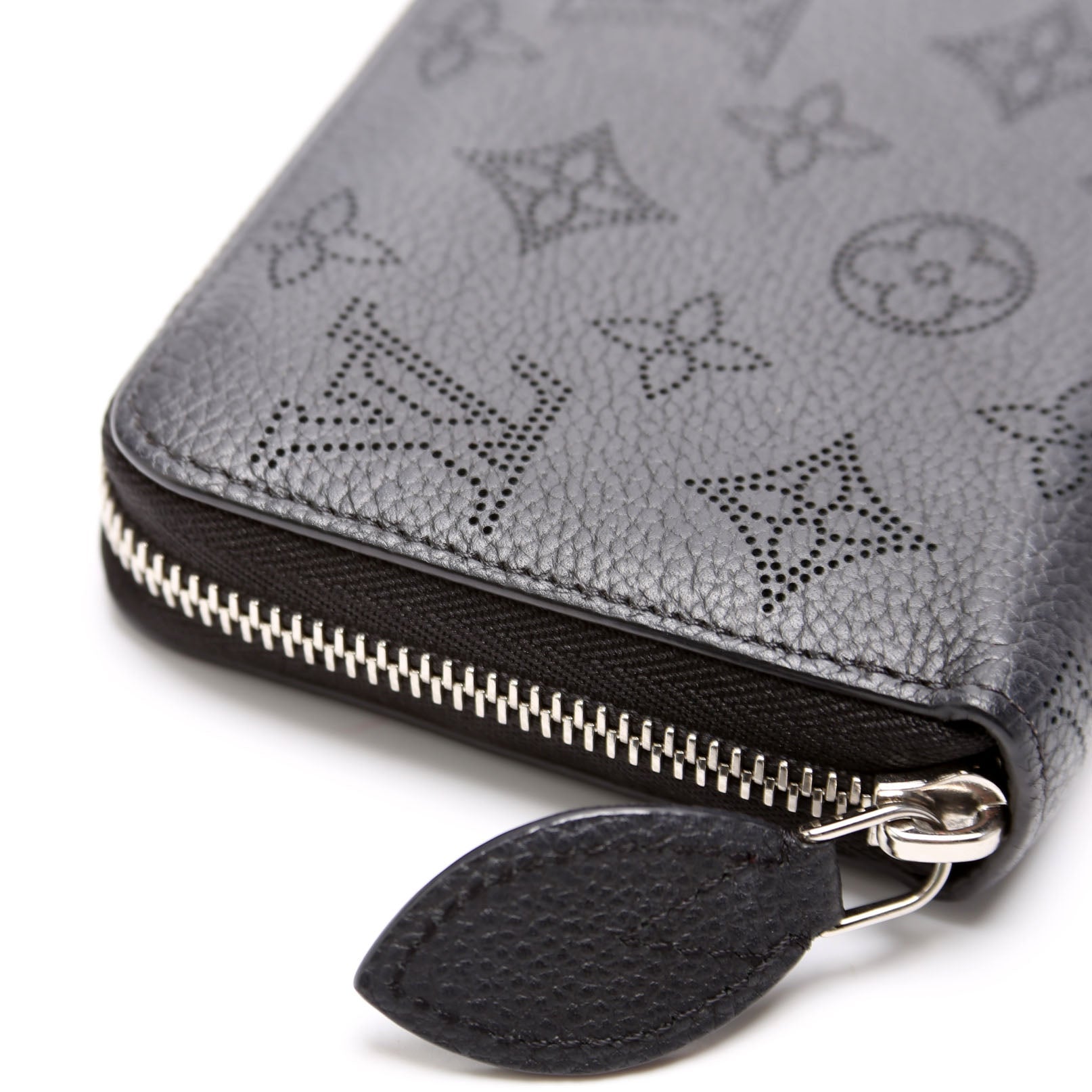 Louis Vuitton Zippy Wallet Mahina Black