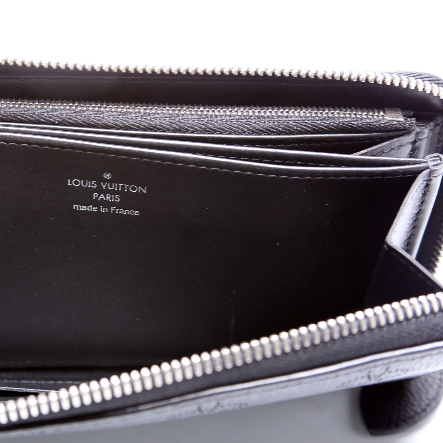 Louis Vuitton Zippy Wallet Mahina Black