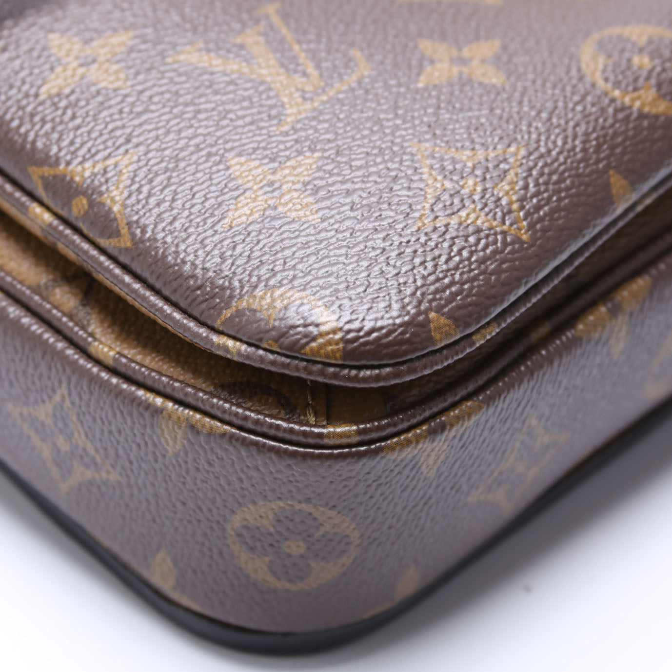 Louis Vuitton Pochette Metis Reverse Monogram