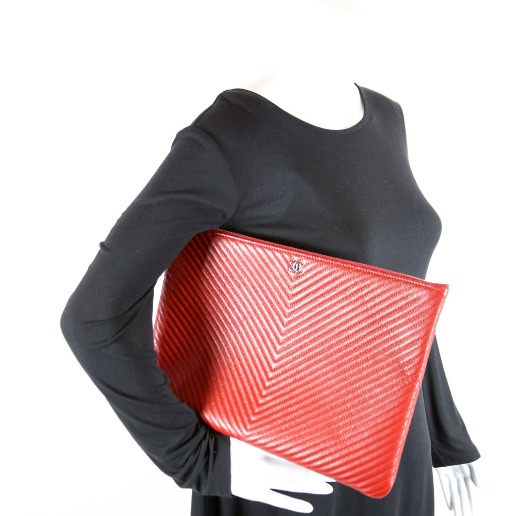 Chanel O Case Medium Caviar Chevron Red