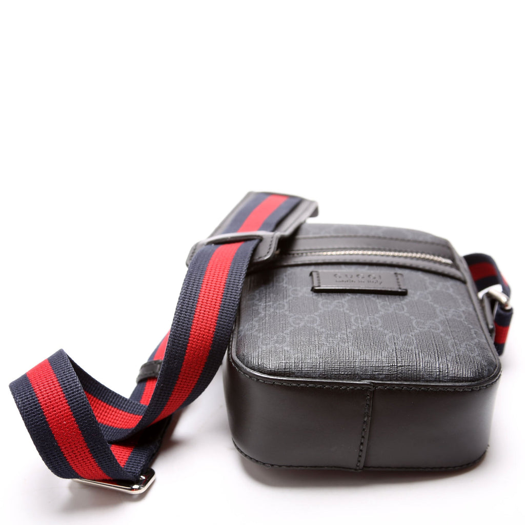 Gucci 598103 GG Supreme Messenger Black