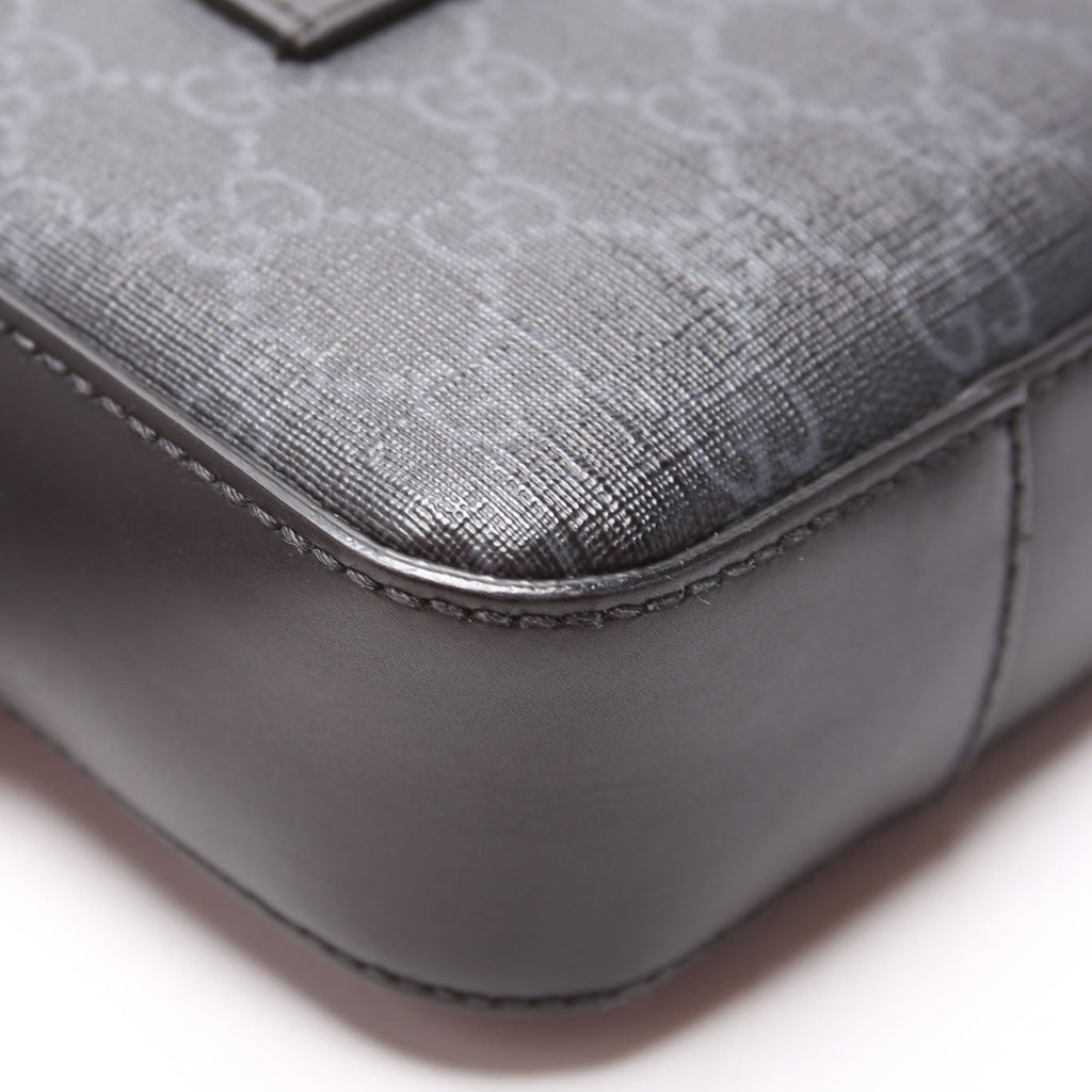 Gucci 598103 GG Supreme Messenger Black