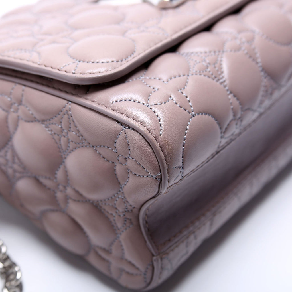 Louis Vuitton Twist MM Malletage Flower Lambskin Taupe