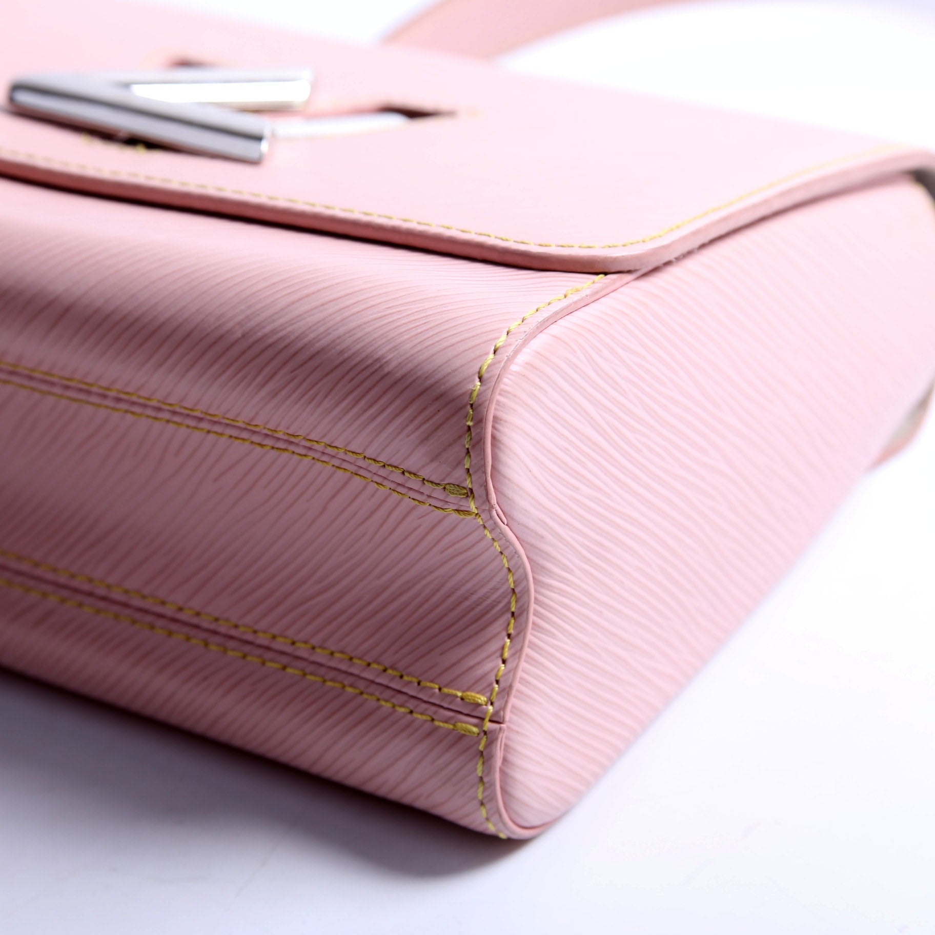 Louis Vuitton Twist MM Epi Pink