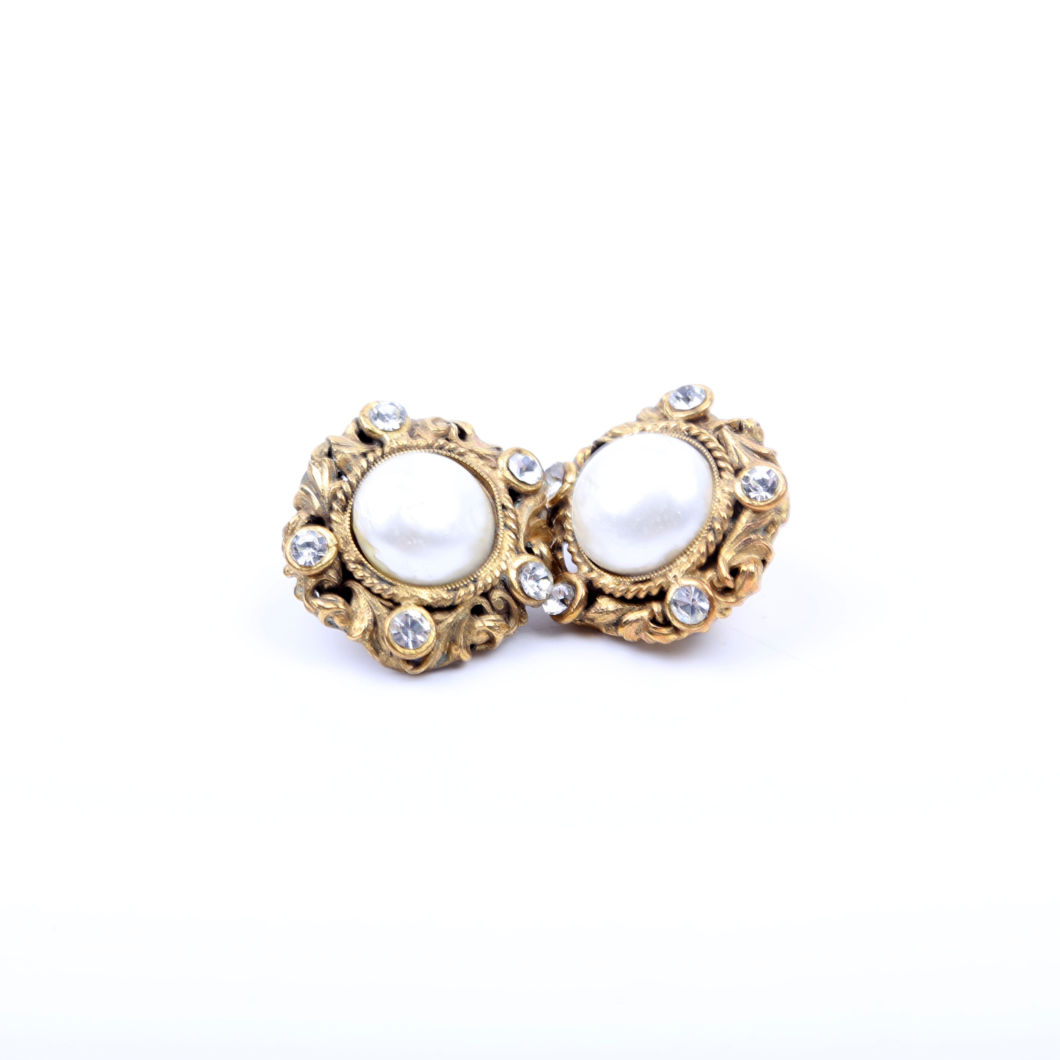 Chanel CC Rhinestone/Faux Pearl Clip On Vintage Earrings Gold