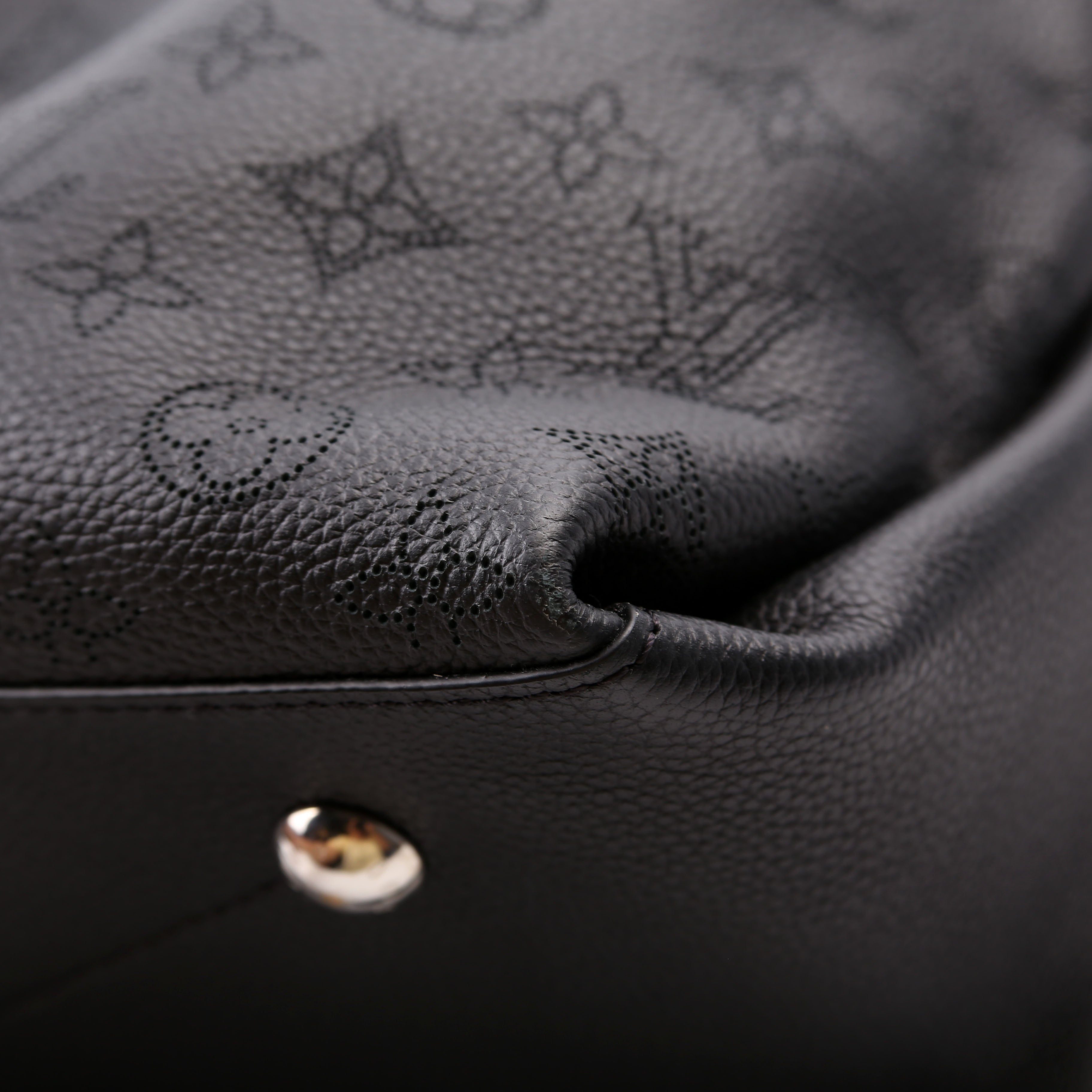 Louis Vuitton Beaubourg Hobo MM Mahina Black
