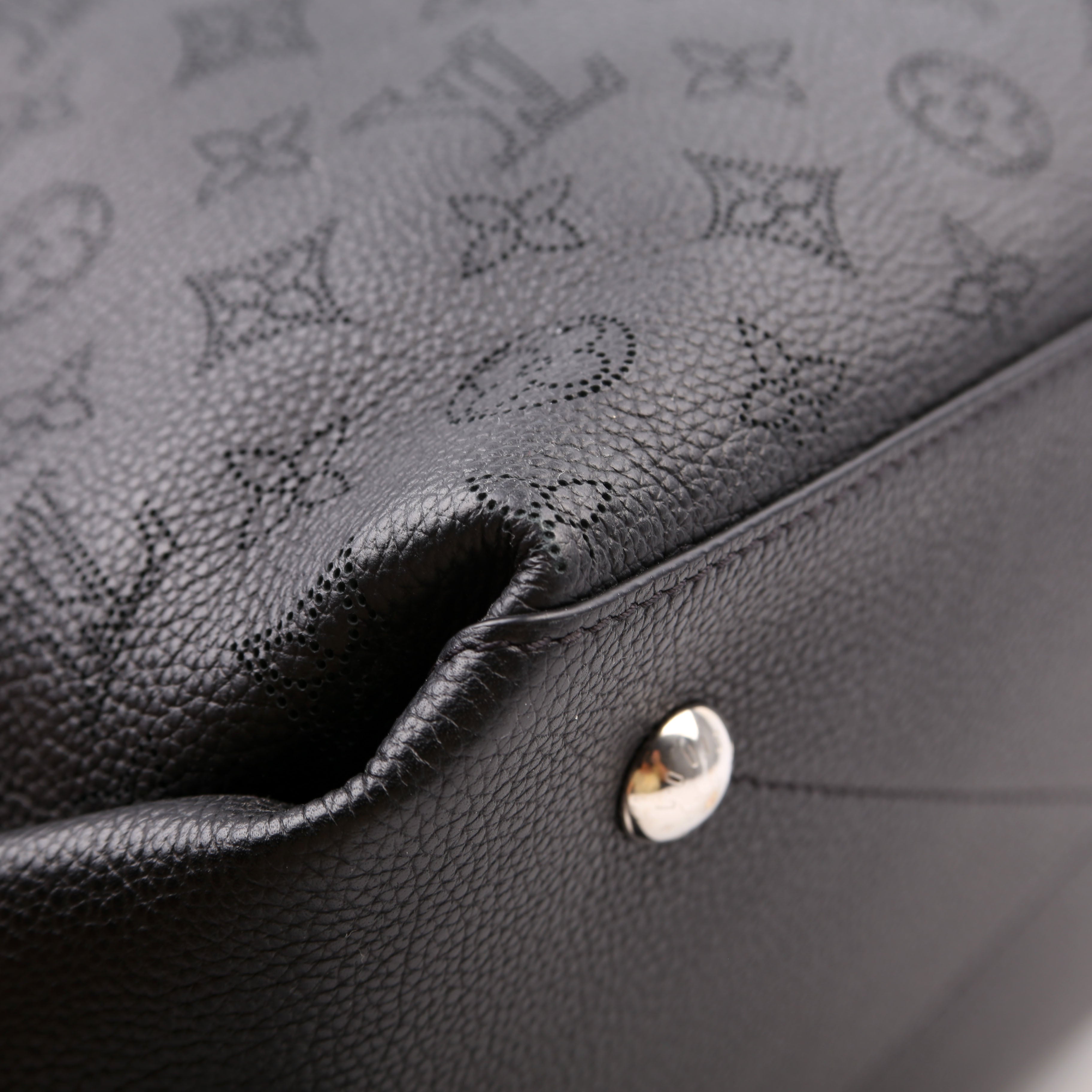 Louis Vuitton Beaubourg Hobo MM Mahina Black