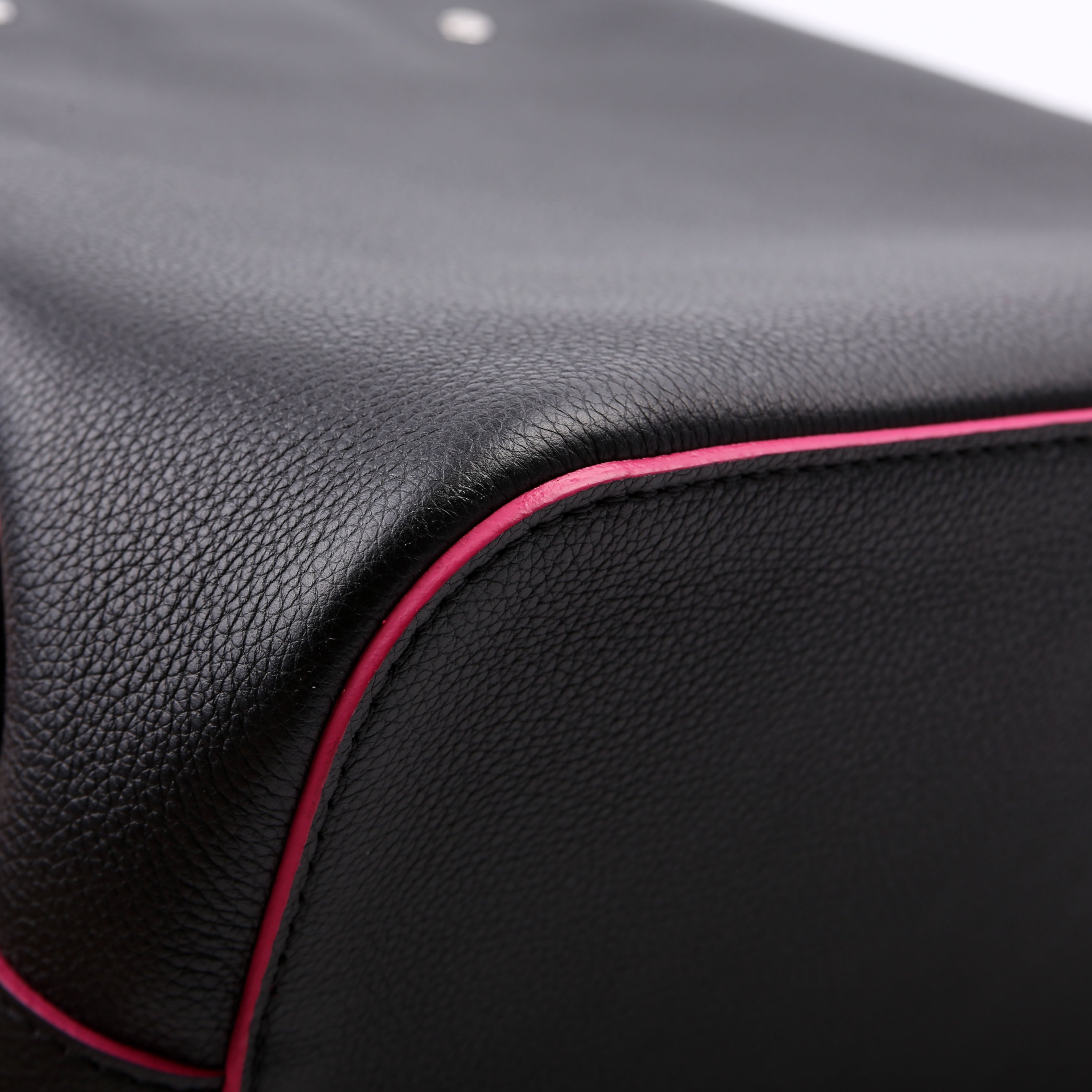 Louis Vuitton Lockme Bucket Bag Black/Pink