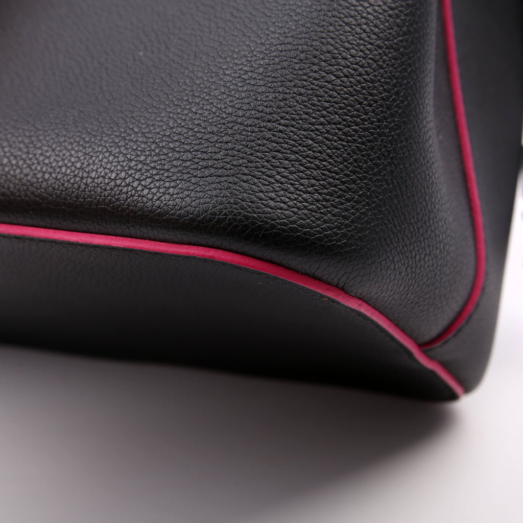 Louis Vuitton Lockme Bucket Bag Black/Pink