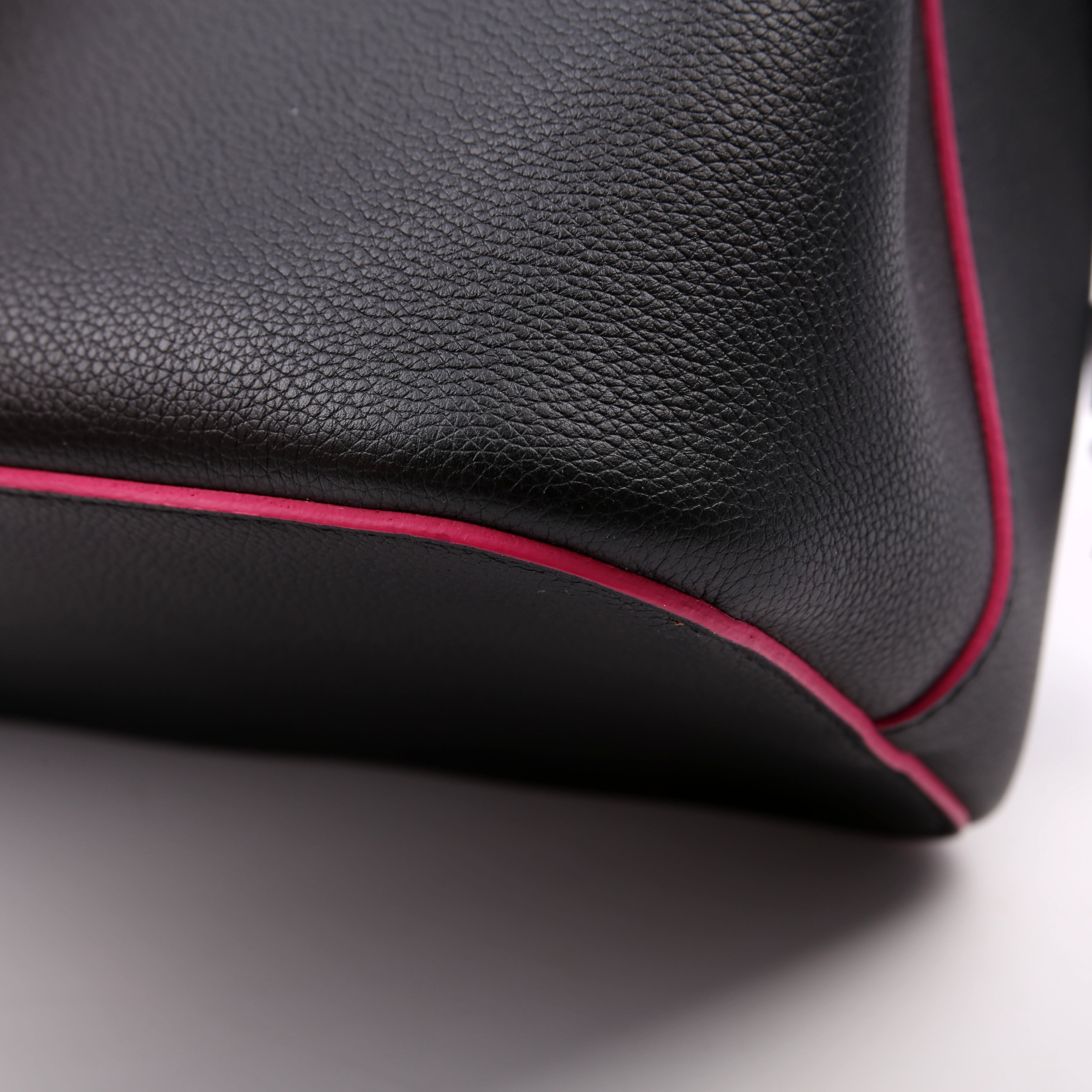 Louis Vuitton Lockme Bucket Bag Black/Pink