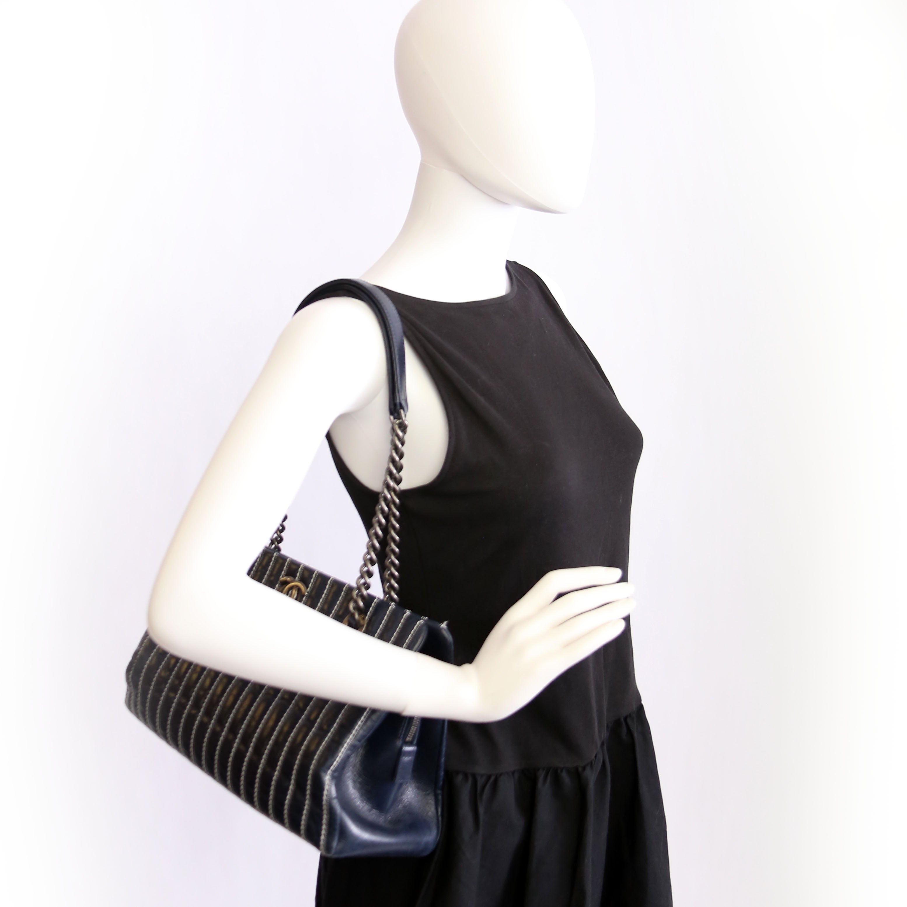 Chanel Vertical Quilt Tote 20M Navy