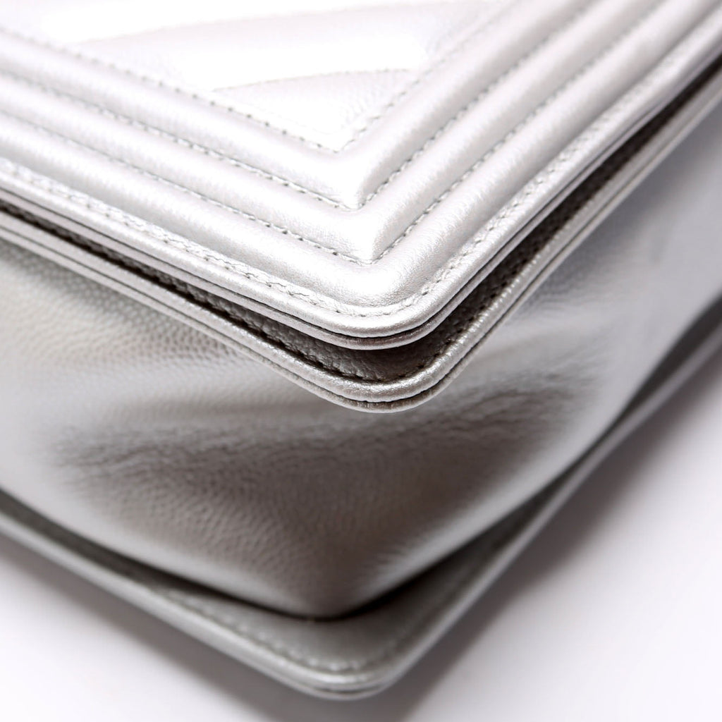 Chanel Boy Flap Medium Old Chevron Caviar 21-25M Silver