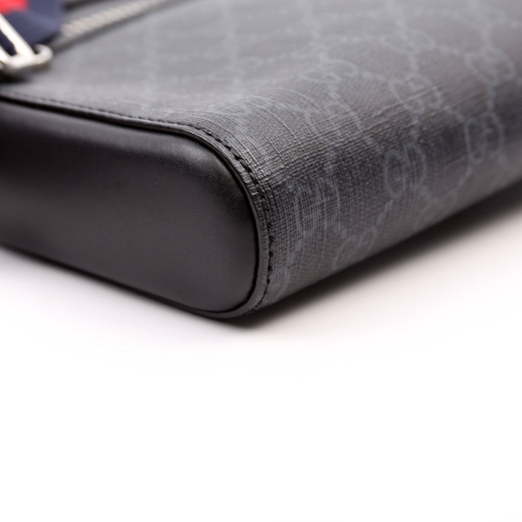 Gucci 523599 Supreme Messenger Bag