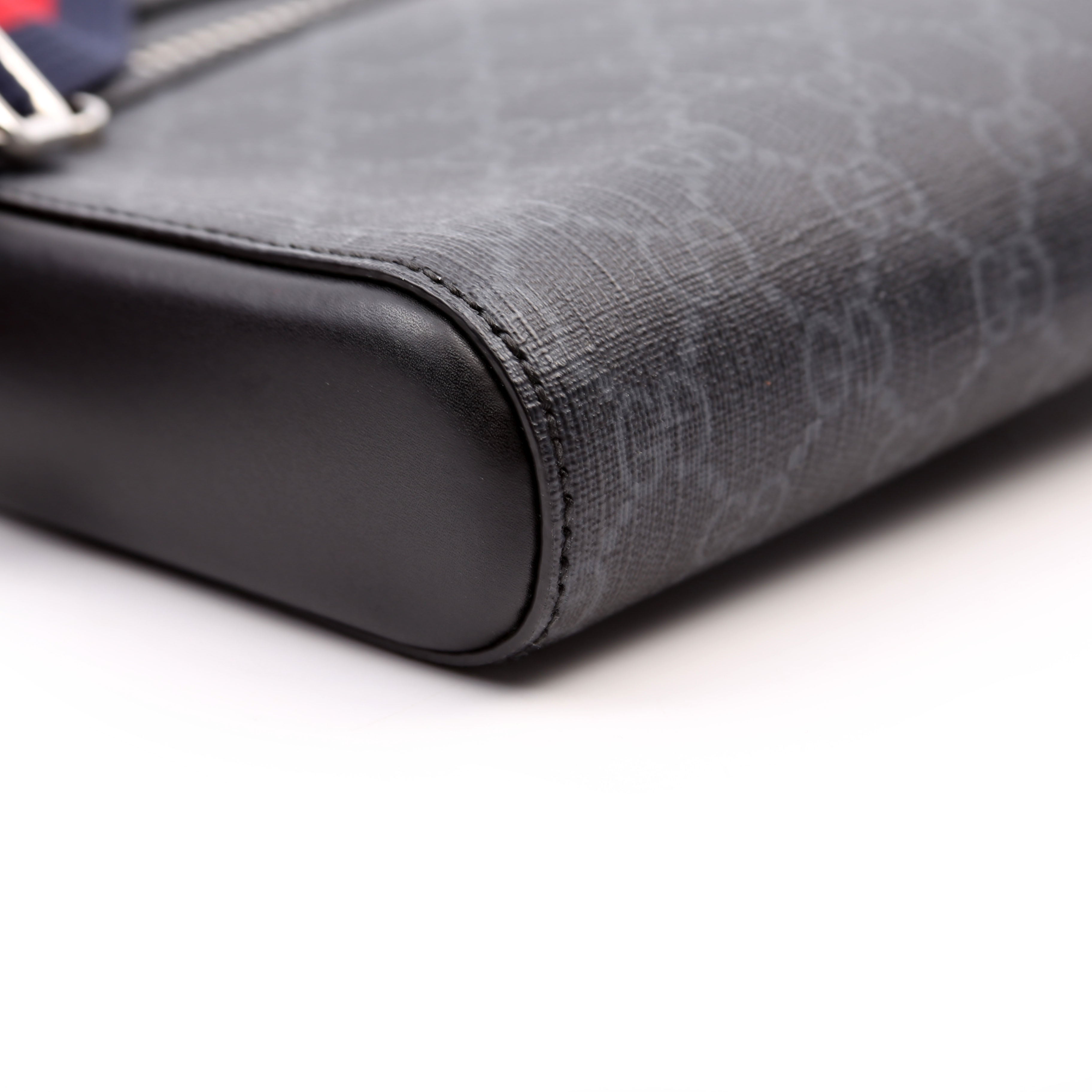 Gucci 523599 Supreme Messenger Bag