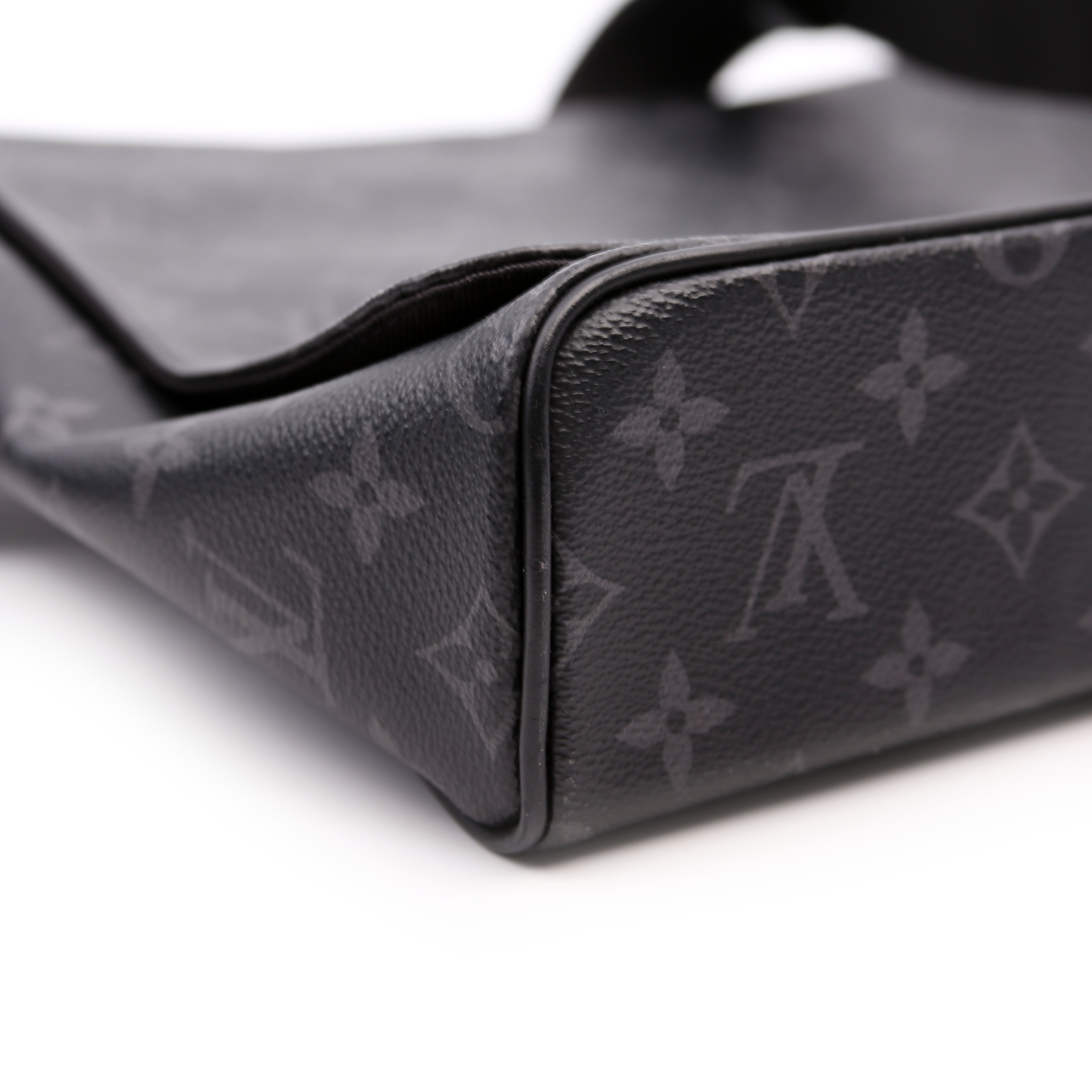 Louis Vuitton District MM NV2 Eclipse