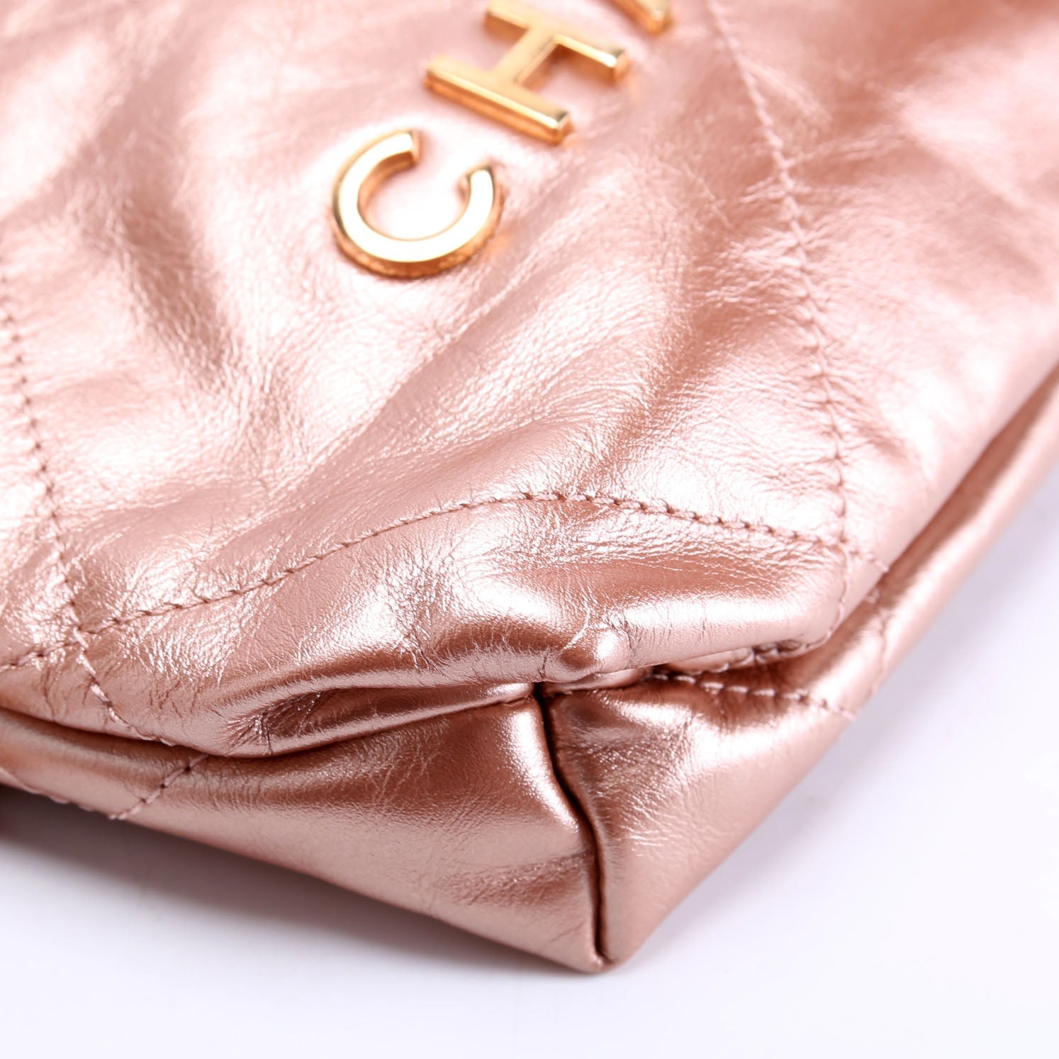 Chanel Chanel 22 Mini Metallic Calfskin RFID Pink