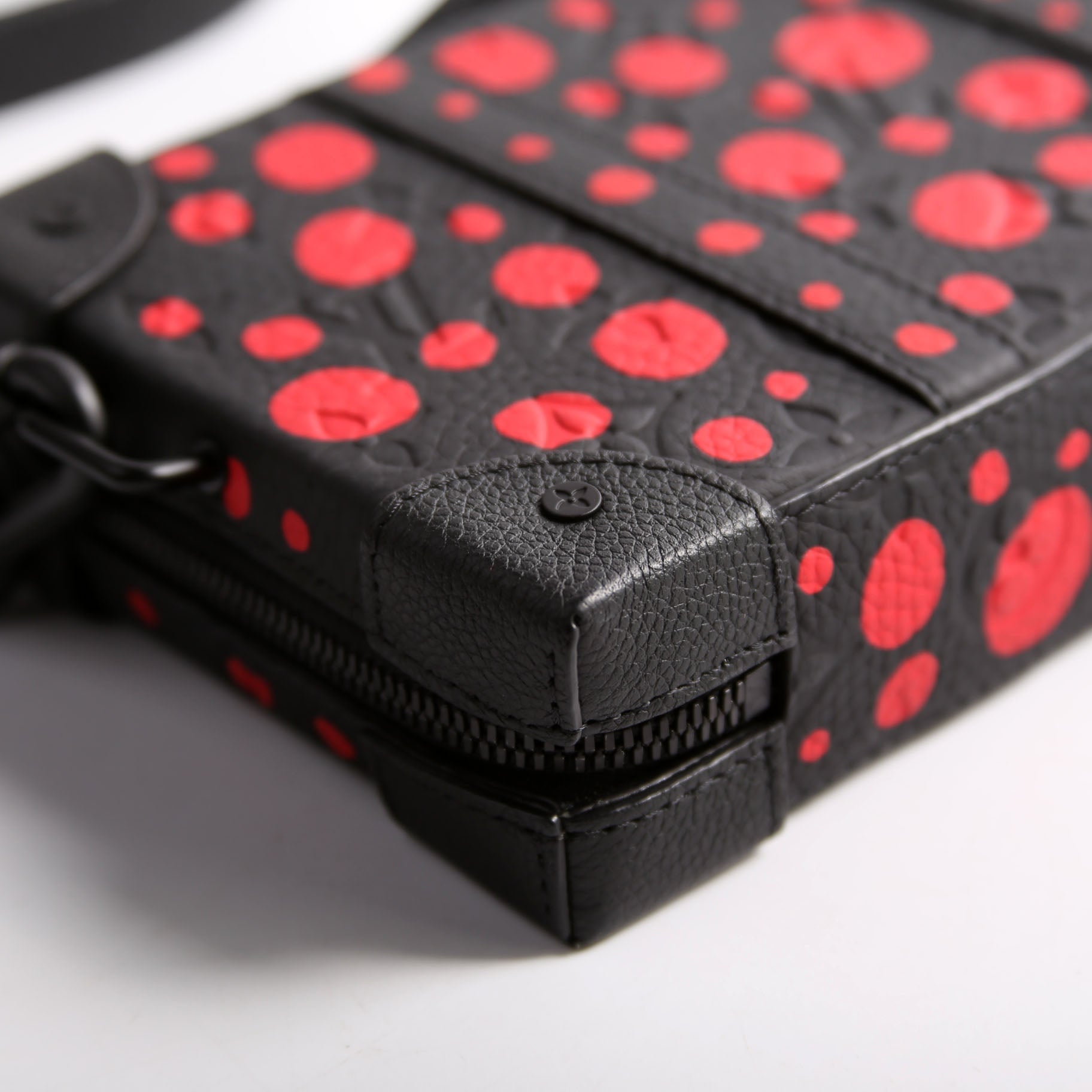 Louis Vuitton LV x YK Soft Trunk Wallet Taurillon Monogram Dots Black/Red