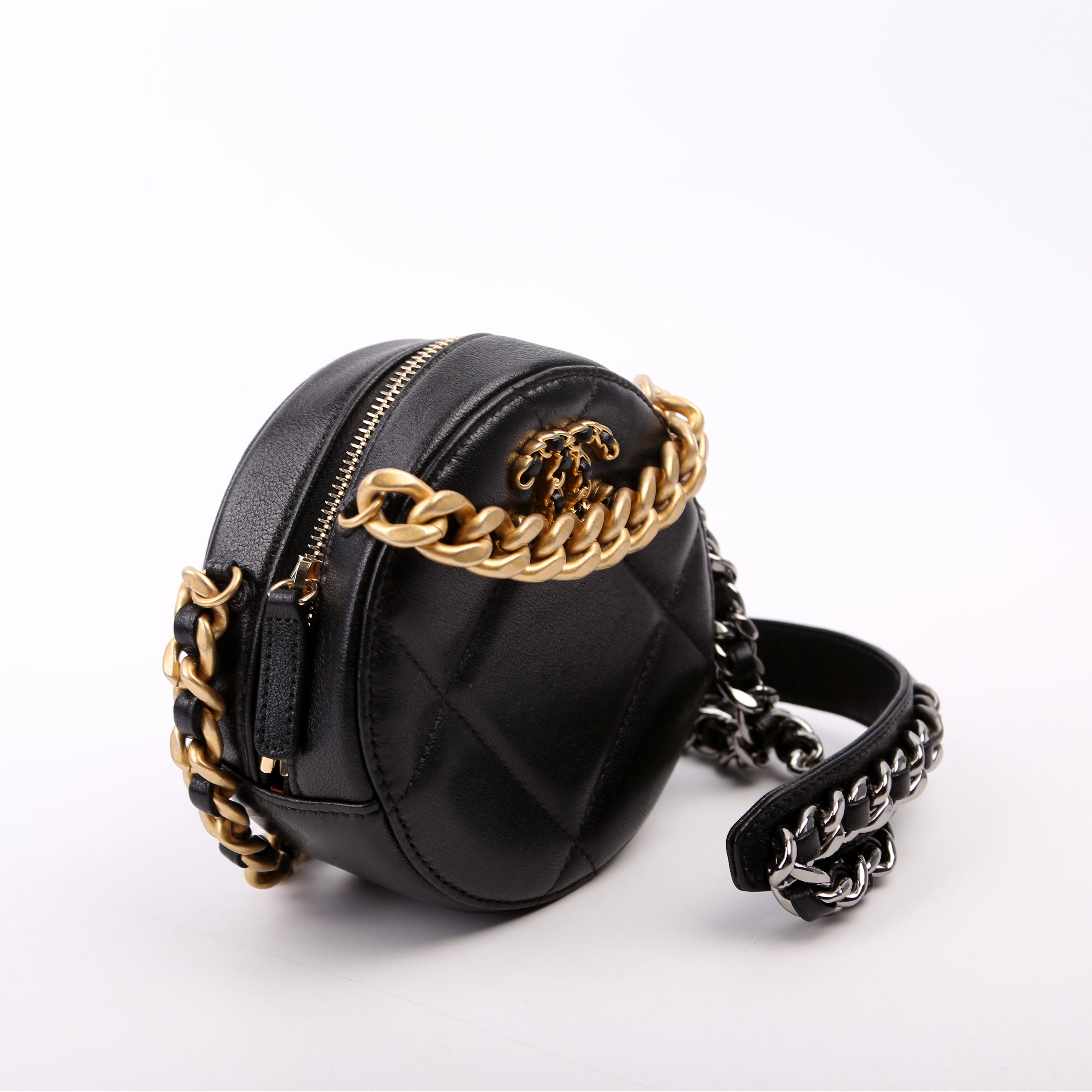 Chanel Chanel 19 Round Clutch Goarskin 29M Black