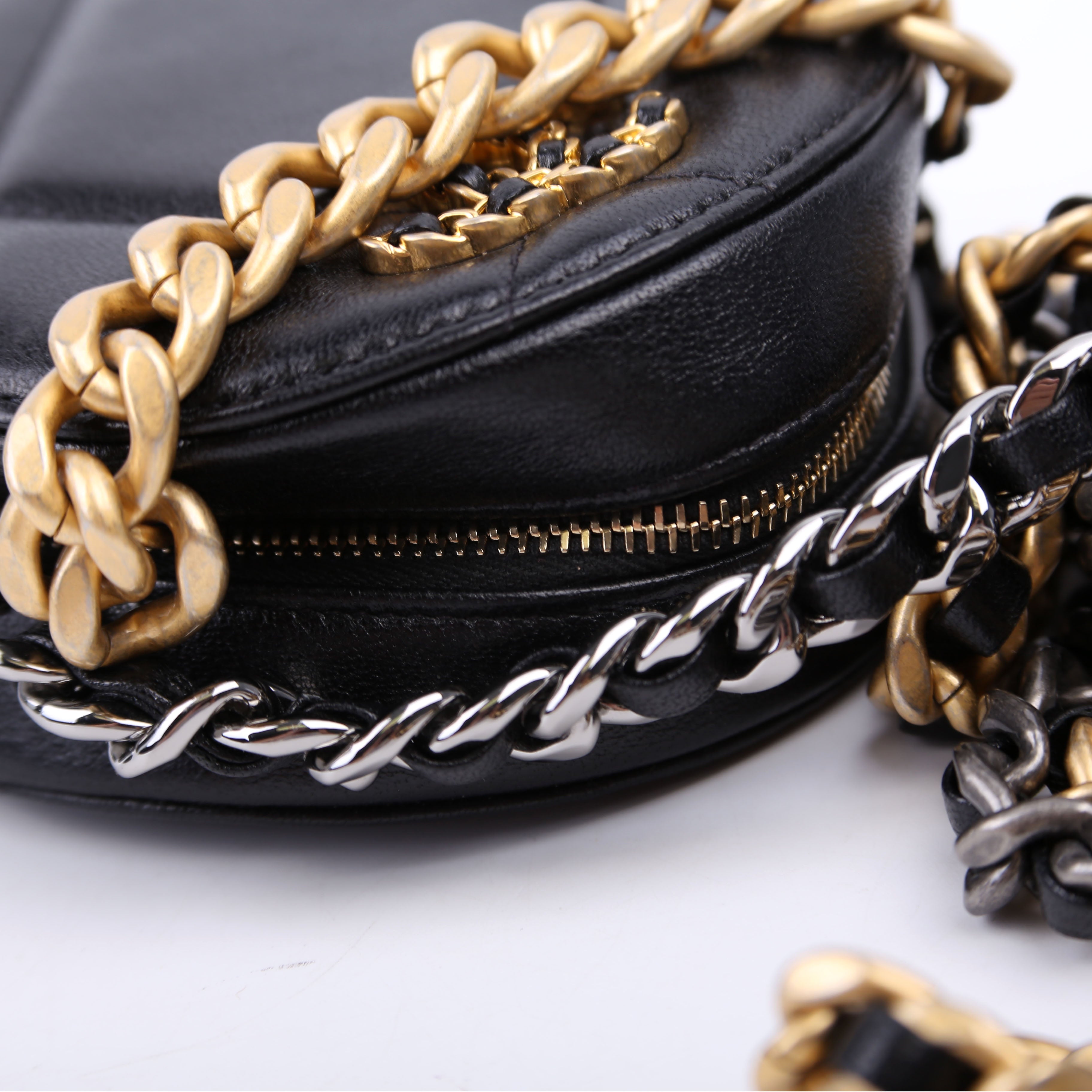 Chanel Chanel 19 Round Clutch Goarskin 29M Black
