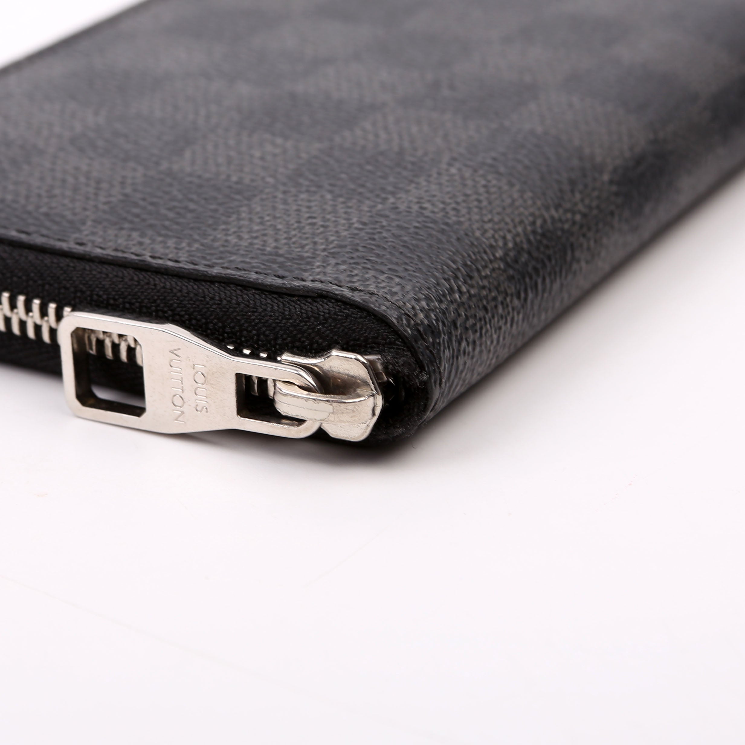 Louis Vuitton Zippy Organizer Damier Graphite