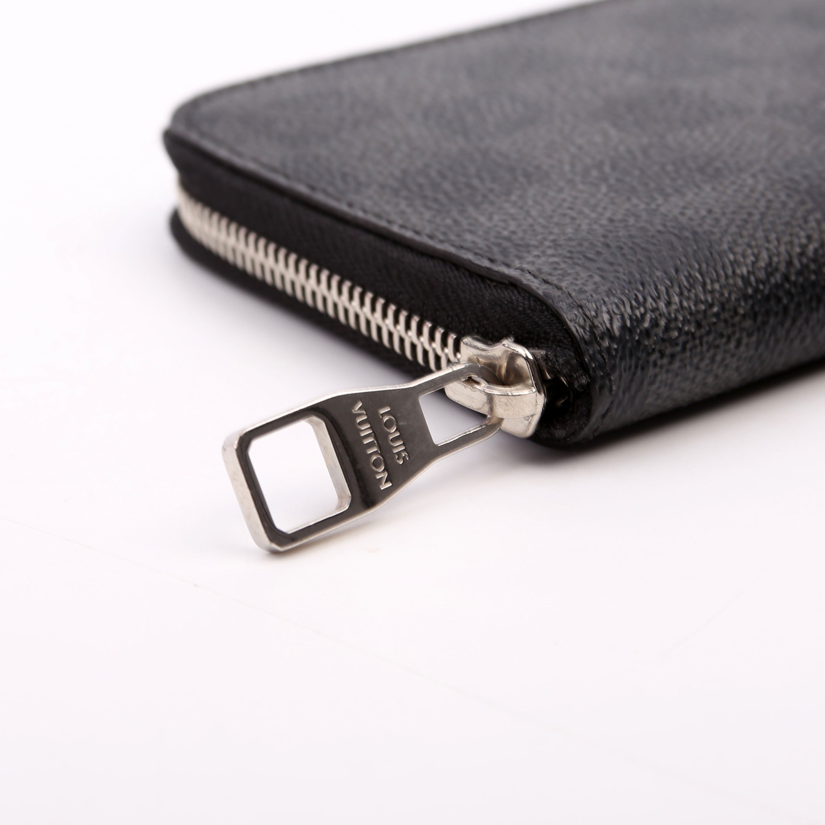 Louis Vuitton Zippy Organizer Damier Graphite