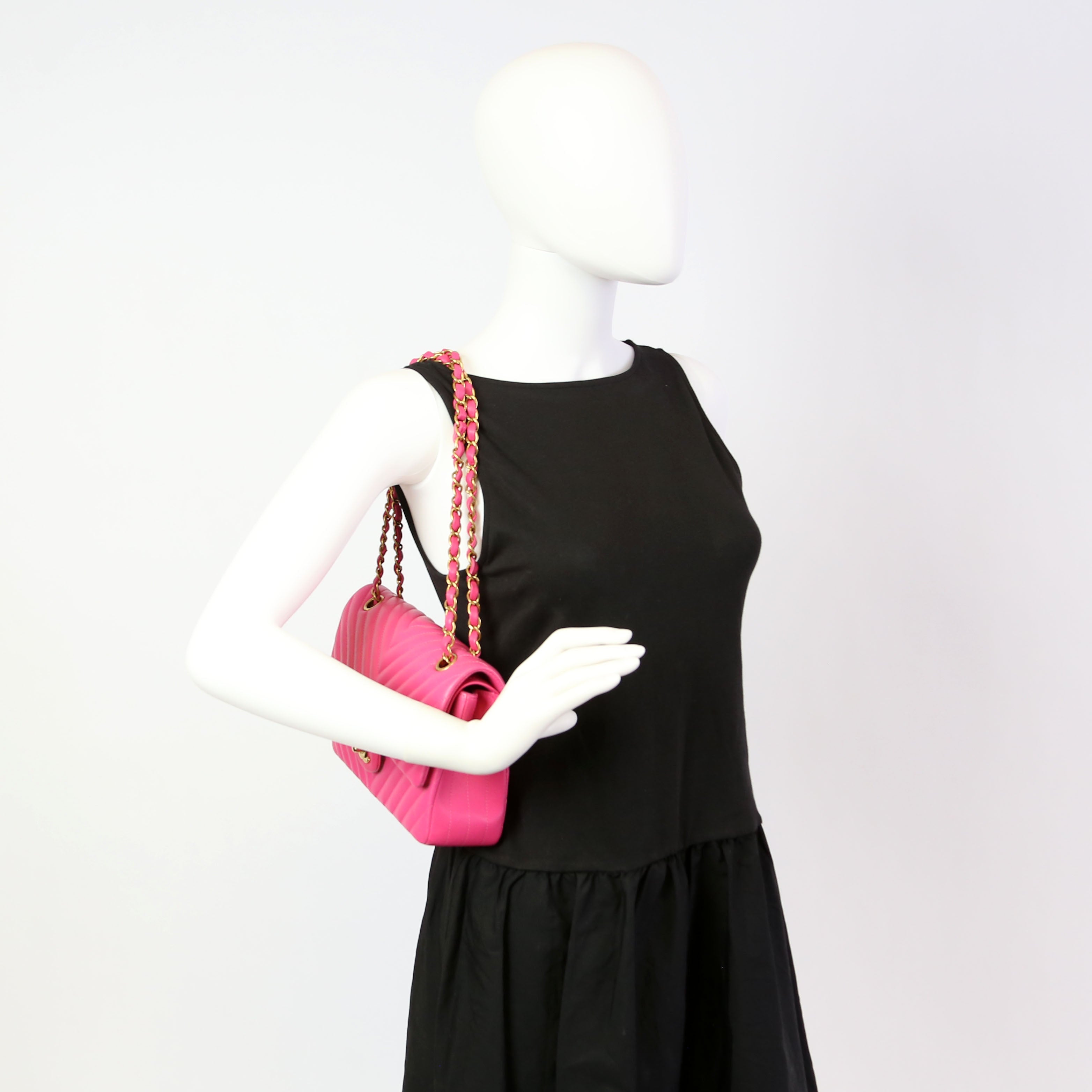 Chanel Classic Flap Medium Chevron Lambskin 21M Pink