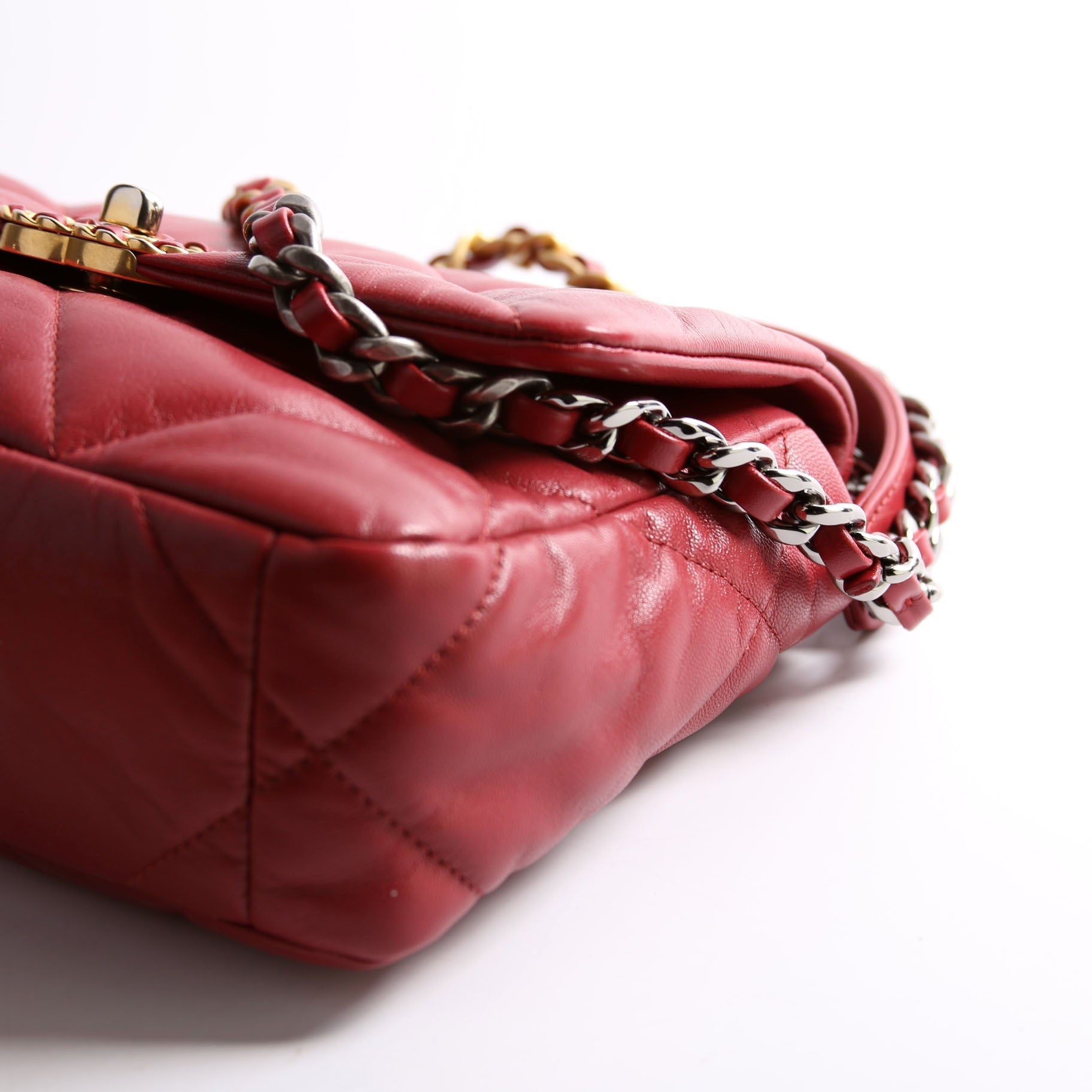 Chanel Quilted Goatskin 19 Medium Flap 30M Red