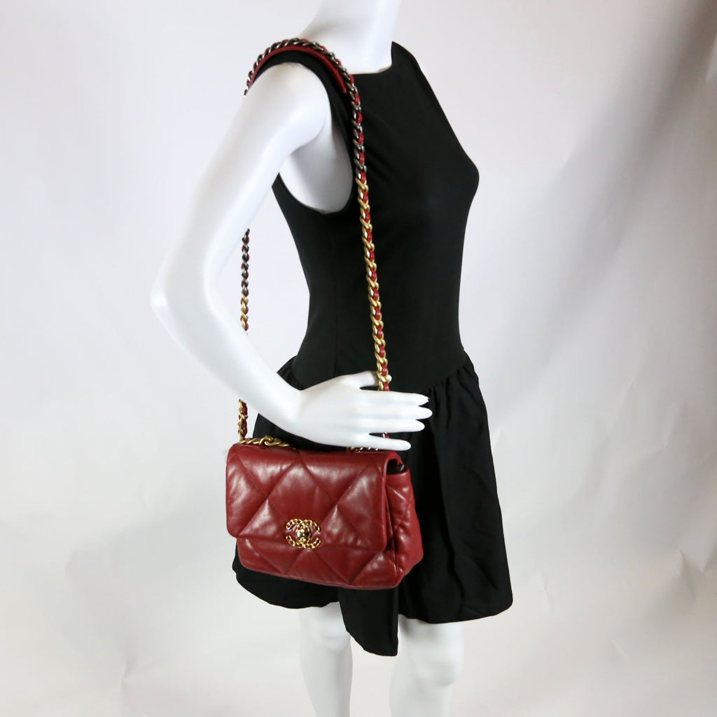 Chanel Quilted Goatskin 19 Medium Flap 30M Red