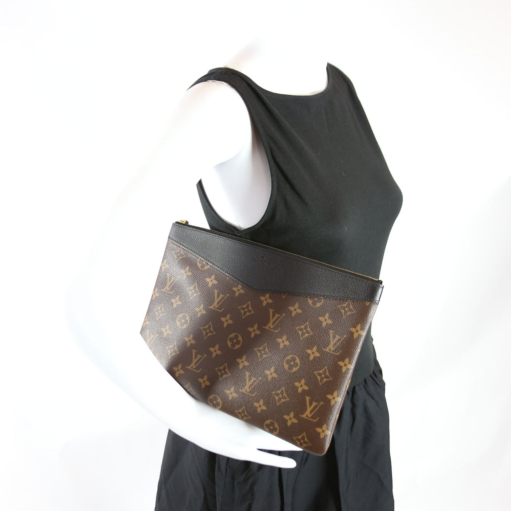 Louis Vuitton Daily Pouch Monogram Black