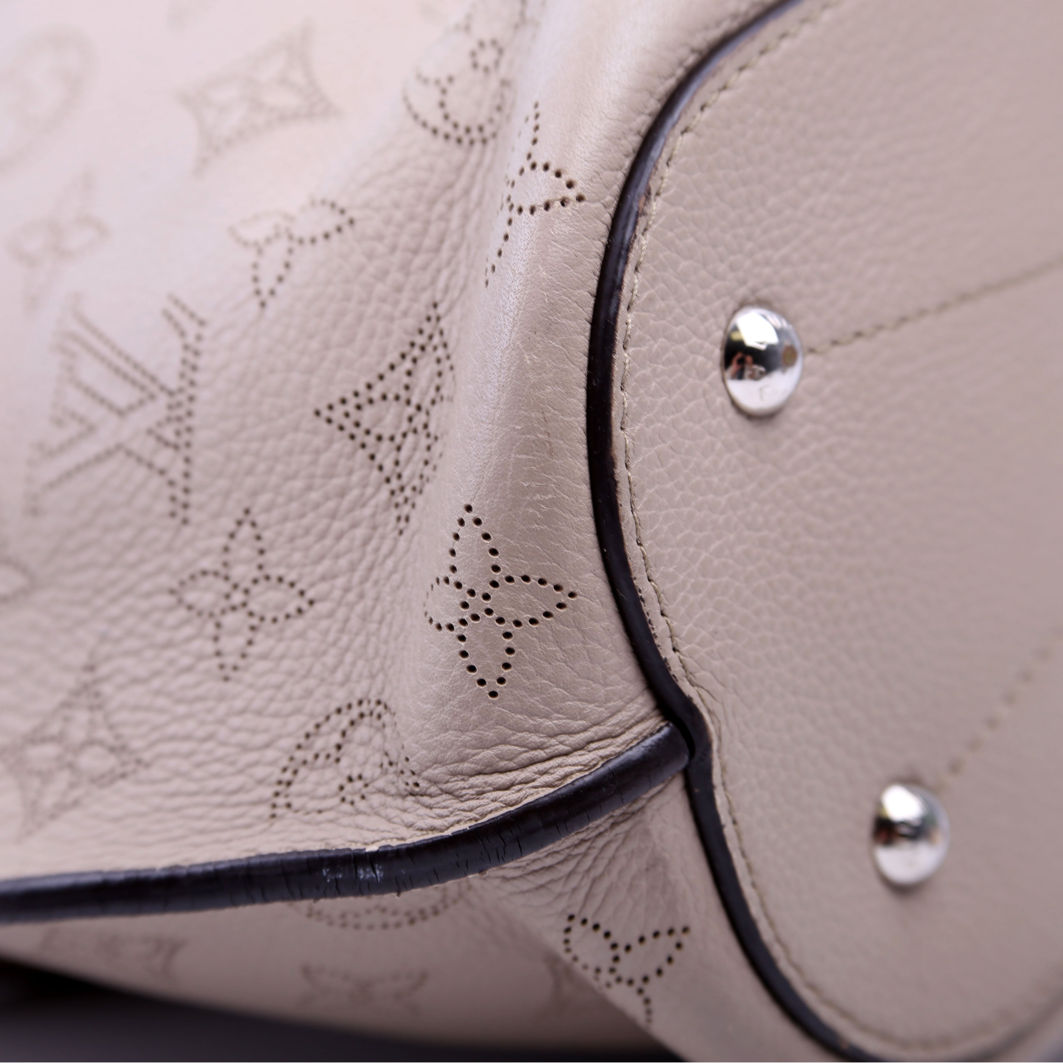 Louis Vuitton Girolata Mahina Taupe