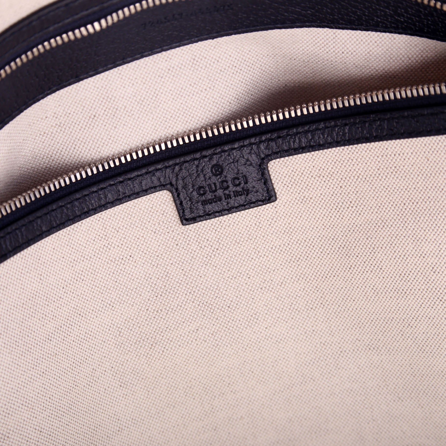 Gucci 724642 Savoy Maxi Duffle