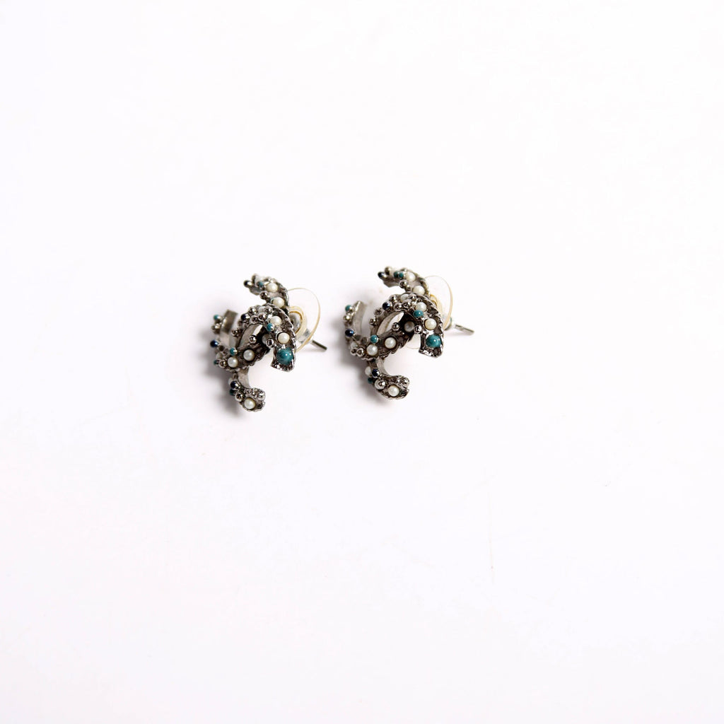Chanel CC Pearl/Enamel Studs