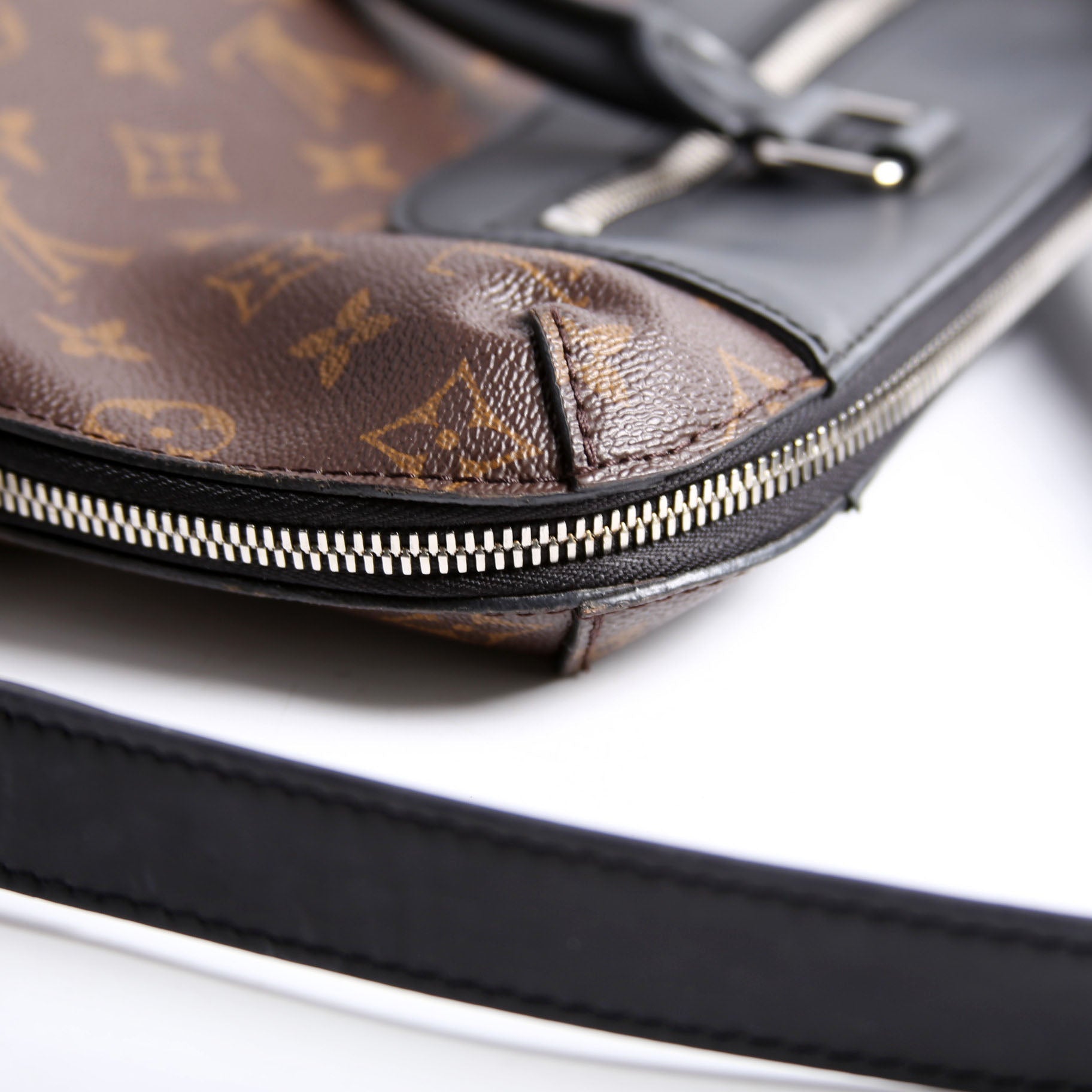 Louis Vuitton Porte Documents Jour Monogram Macassar Brown/Black