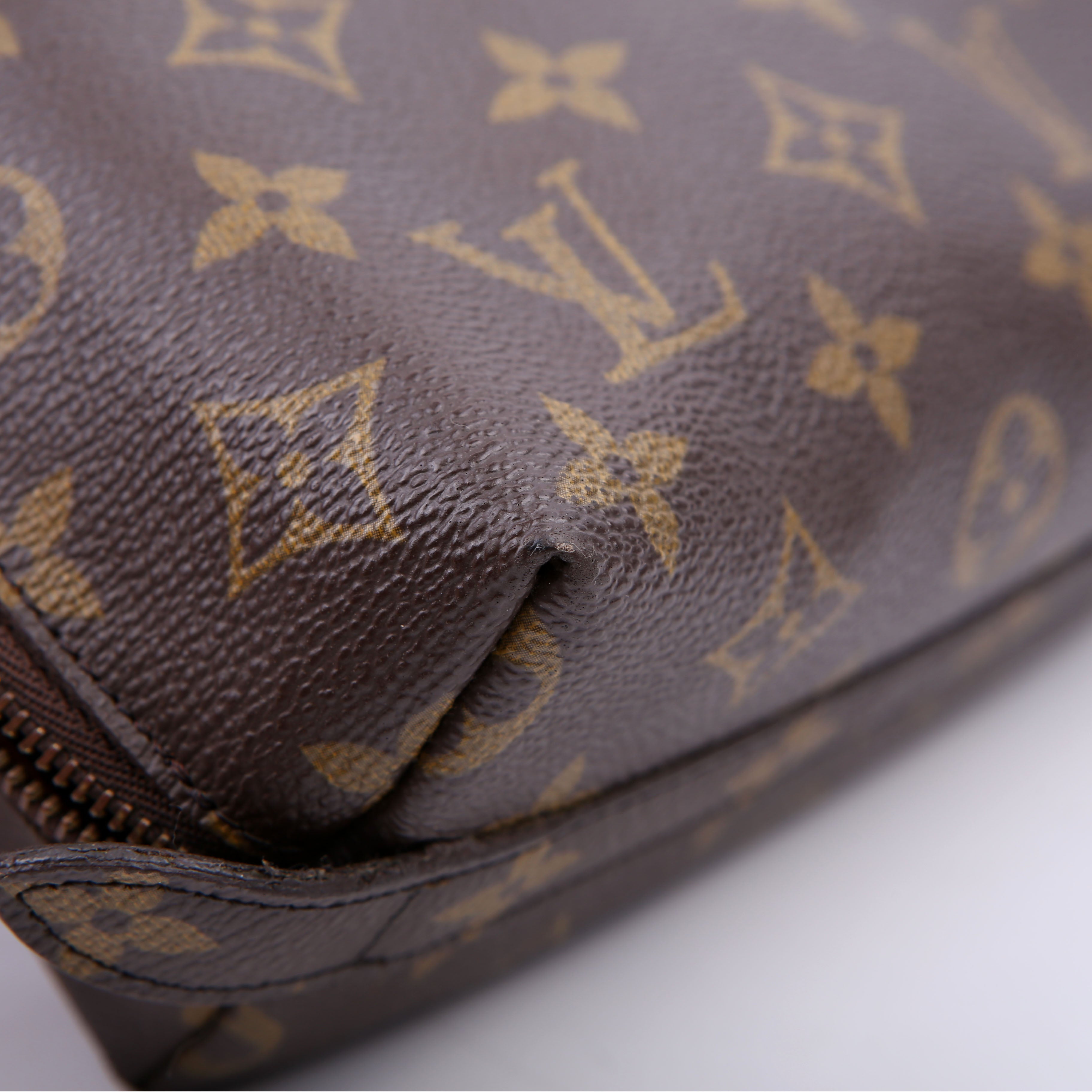 Louis Vuitton Trousse Demi Ronde 23 Monogram