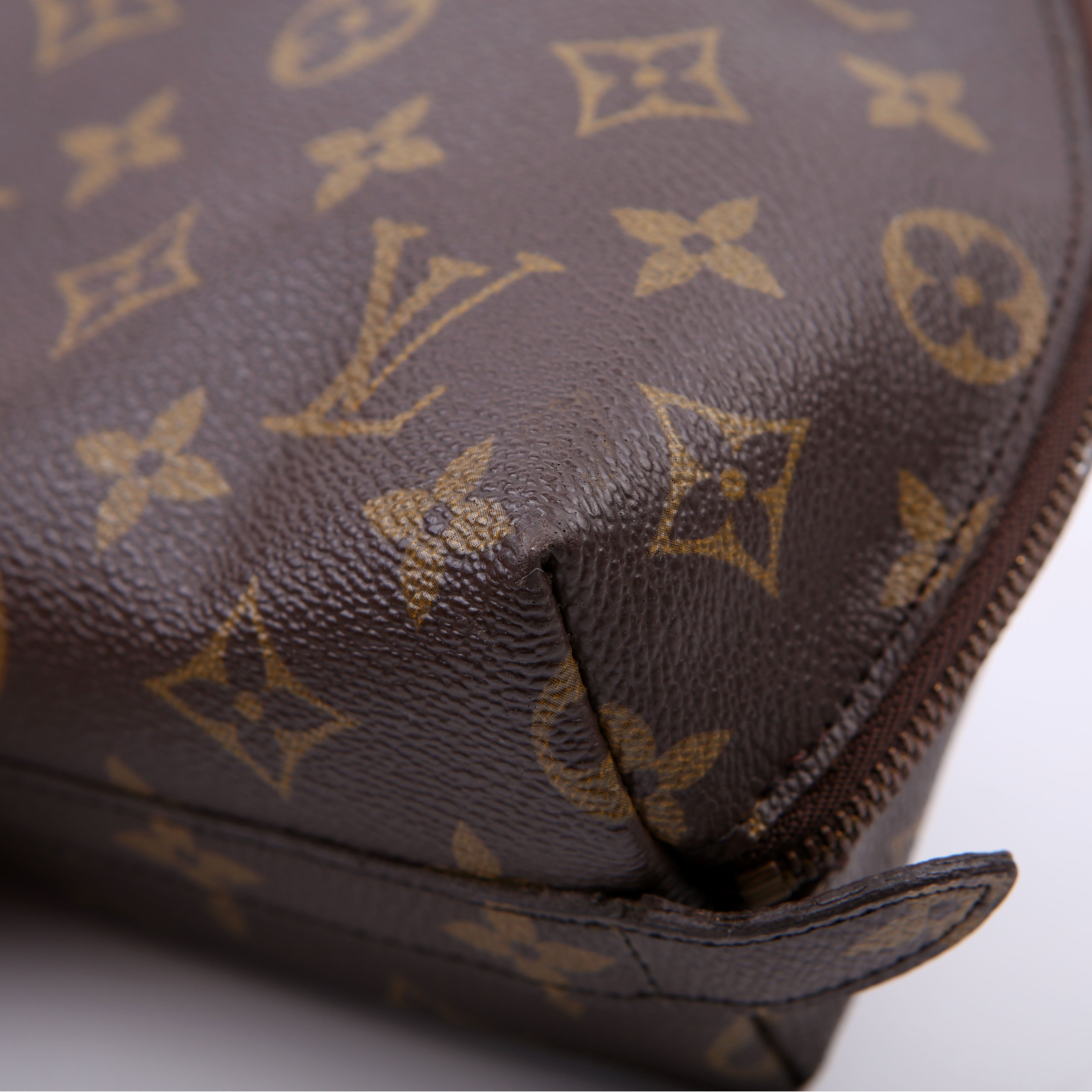 Louis Vuitton Trousse Demi Ronde 23 Monogram