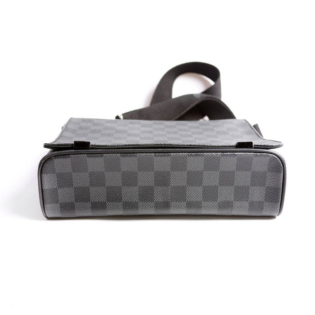 Louis Vuitton District PM Graphite