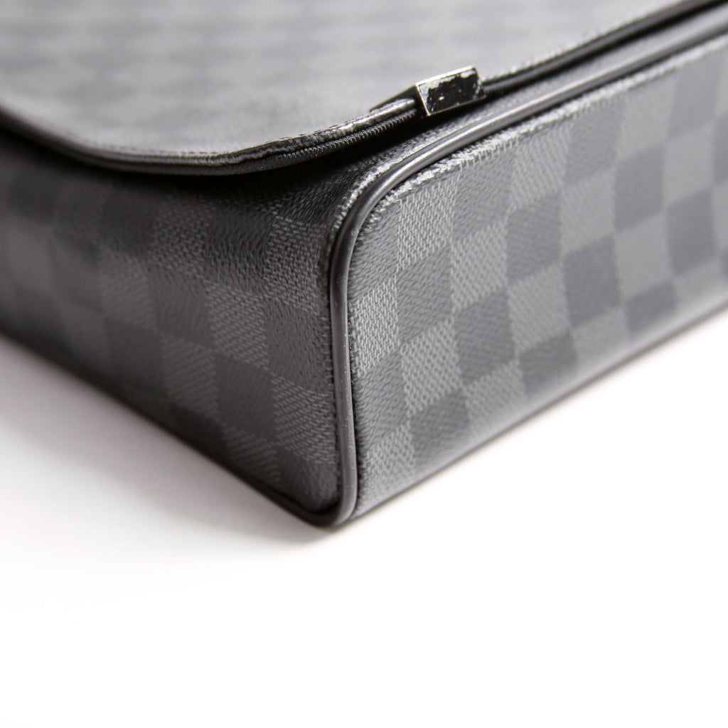 Louis Vuitton District PM Graphite